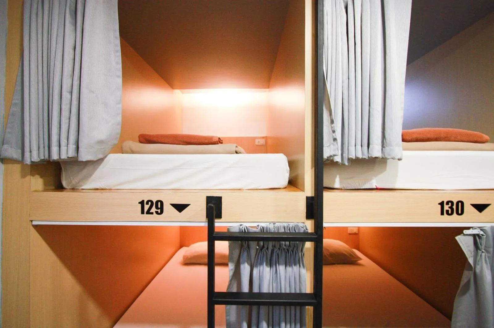 6-Bed Mixed Dormitory Room in 18 Coins Budget Hotel