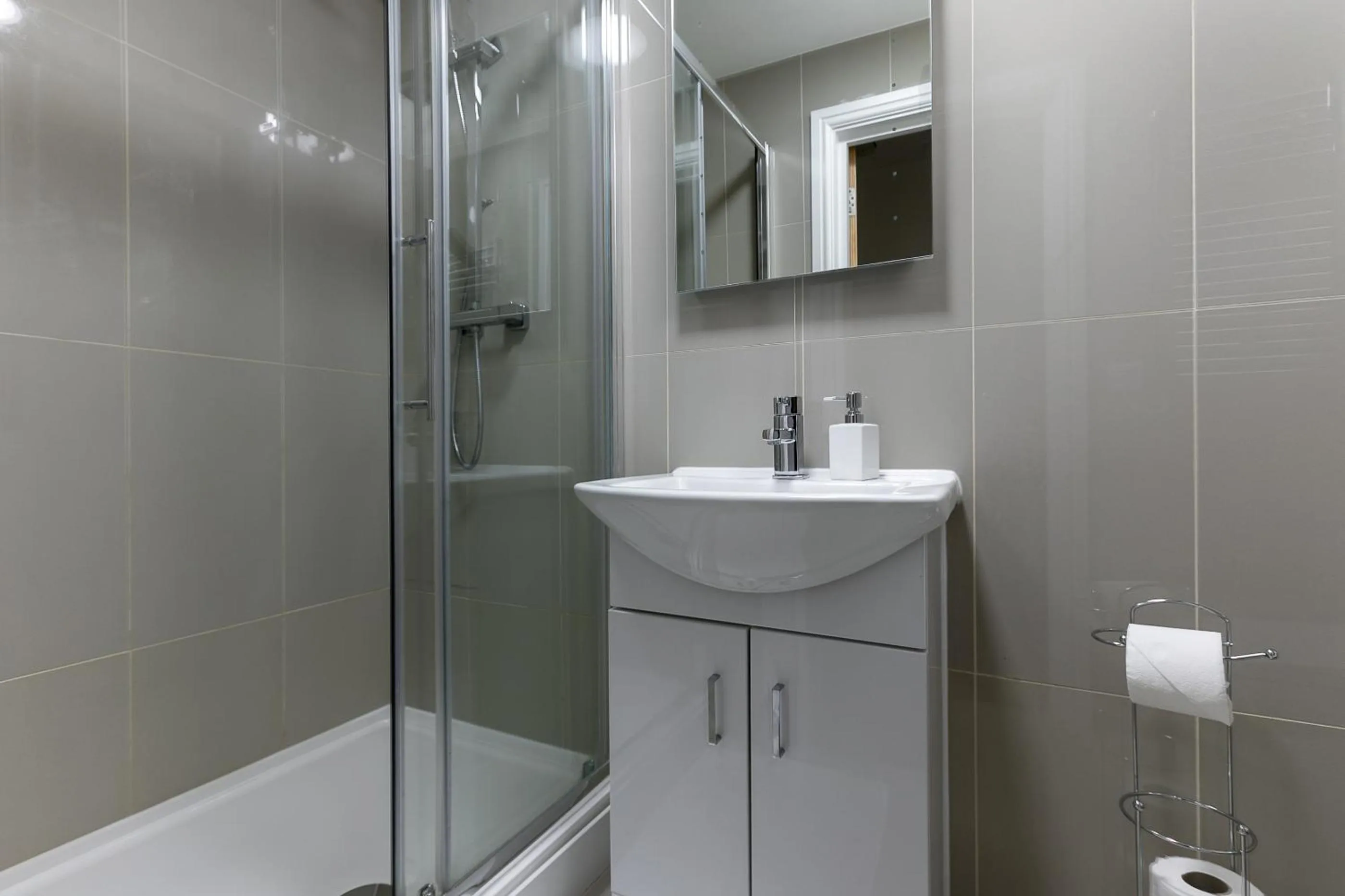 Bathroom in KVM - City Apartments - Contractors - Town Centre by KVM Stays