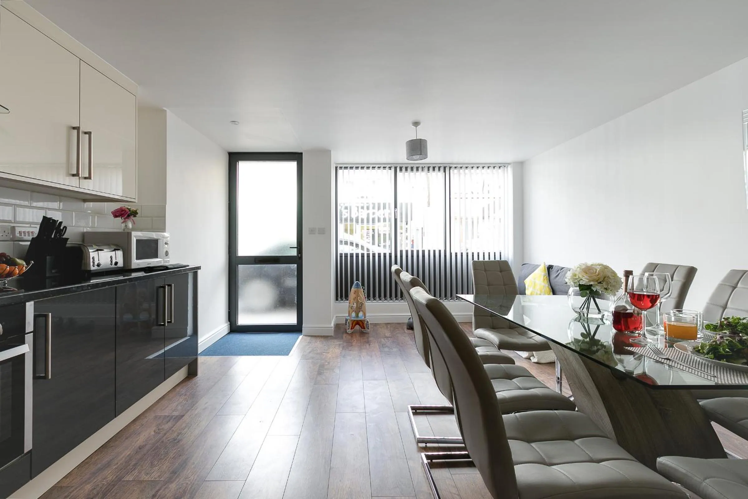 Kitchen or kitchenette in KVM - City Apartments - Contractors - Town Centre by KVM Stays