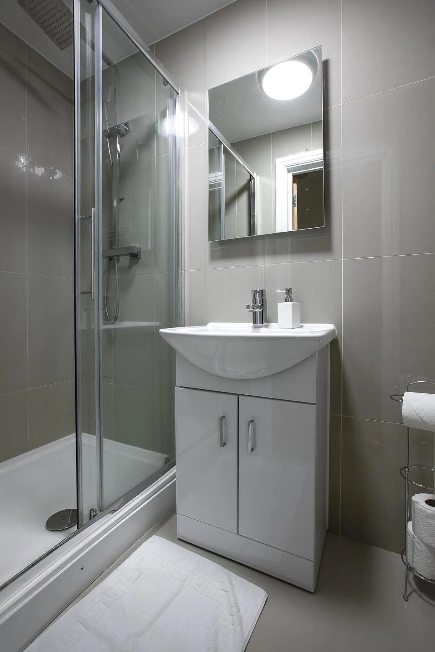 Bathroom in KVM - City Apartments - Contractors - Town Centre by KVM Stays