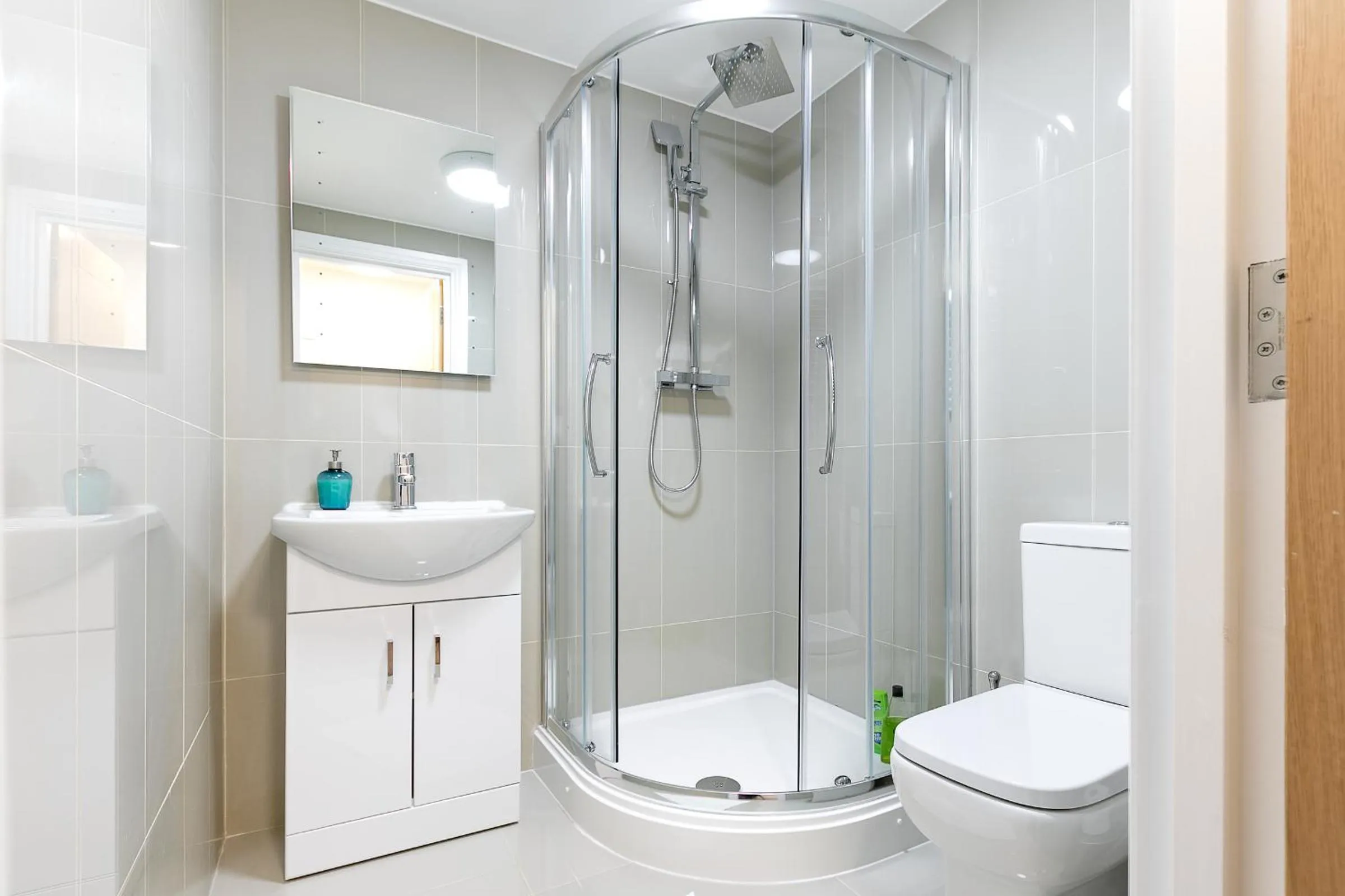 Bathroom in KVM - City Apartments - Contractors - Town Centre by KVM Stays
