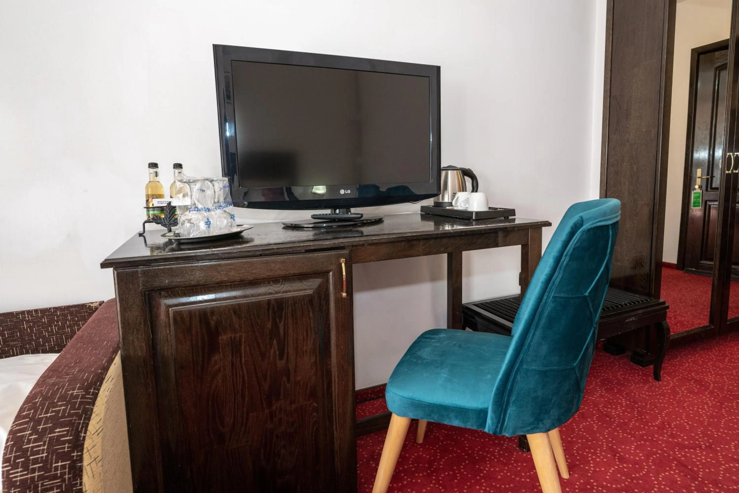 TV and multimedia in Hotel Cumpatu