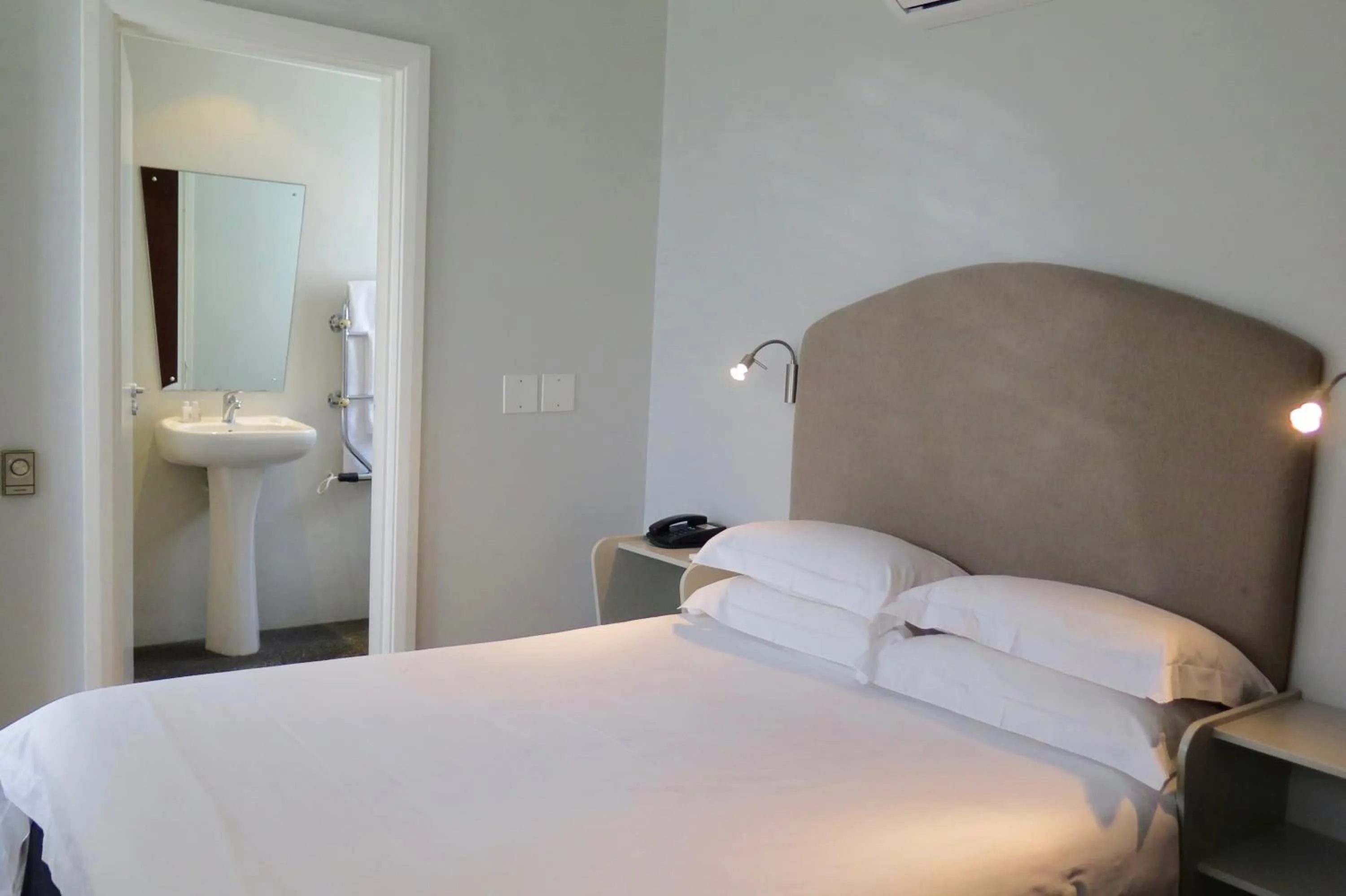 Bedroom, Bed in Head South Lodge