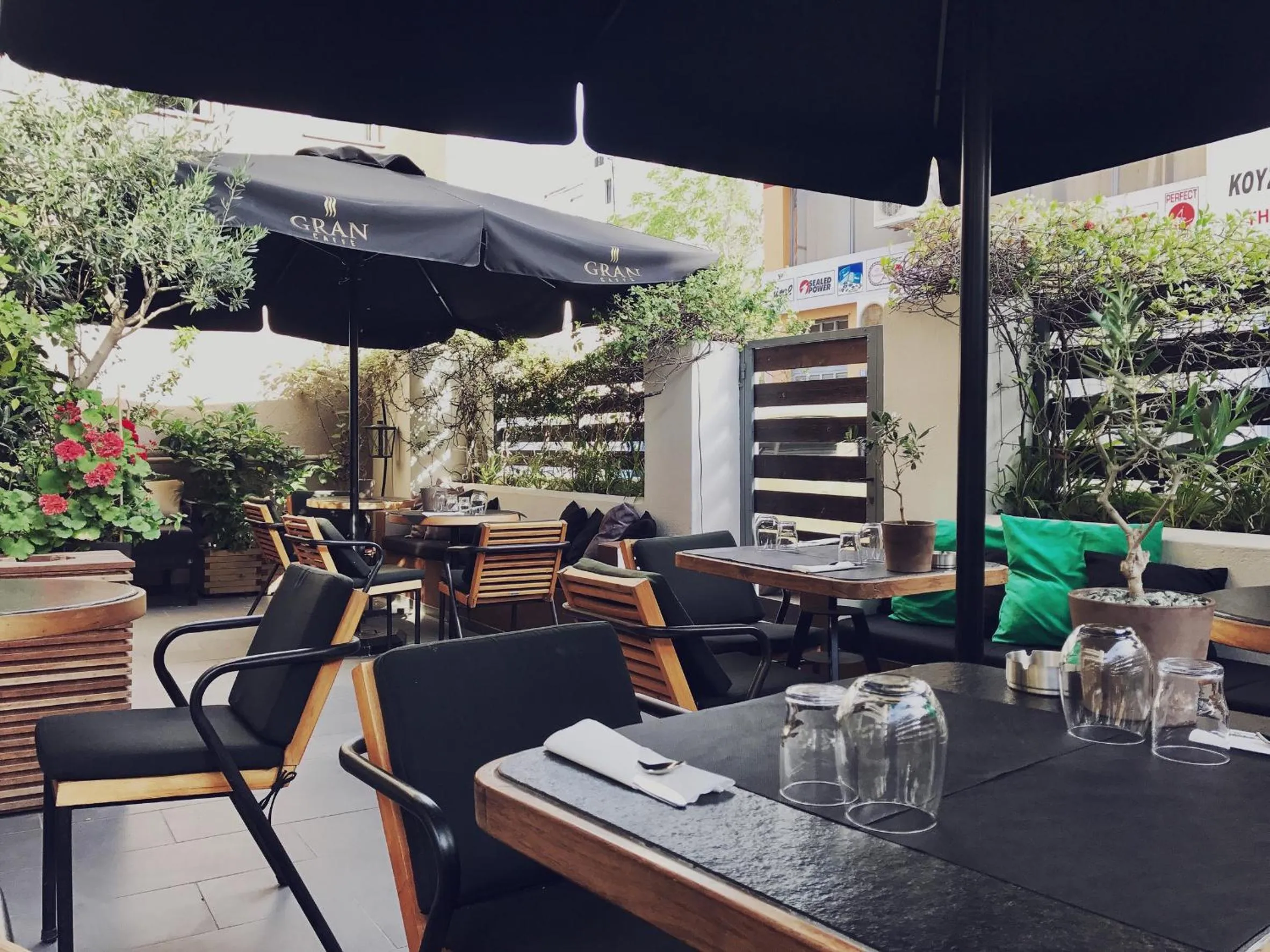 Day in Mc Queen Rooms & Apartments