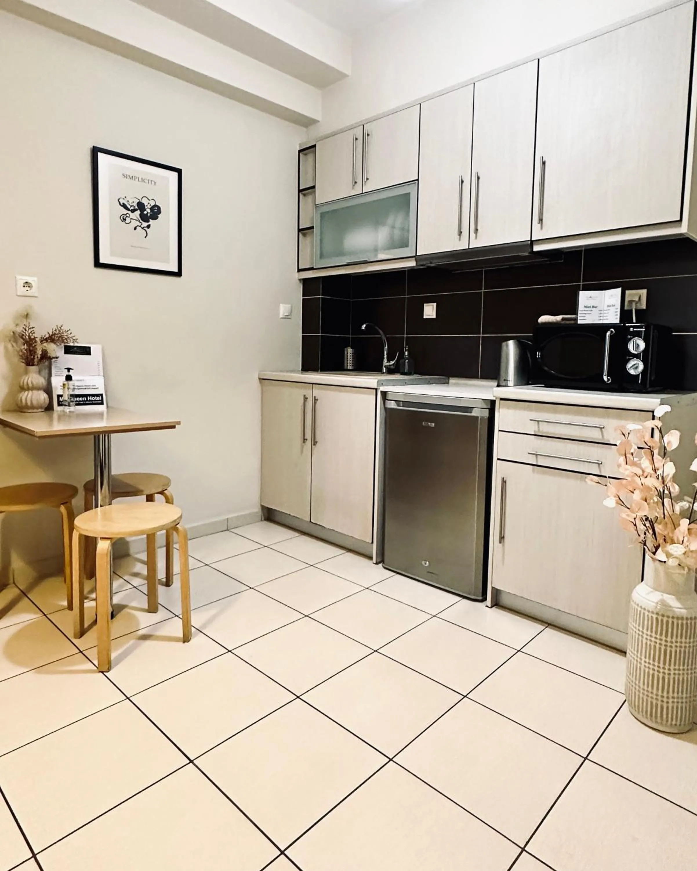 Kitchen or kitchenette in Mc Queen Rooms & Apartments