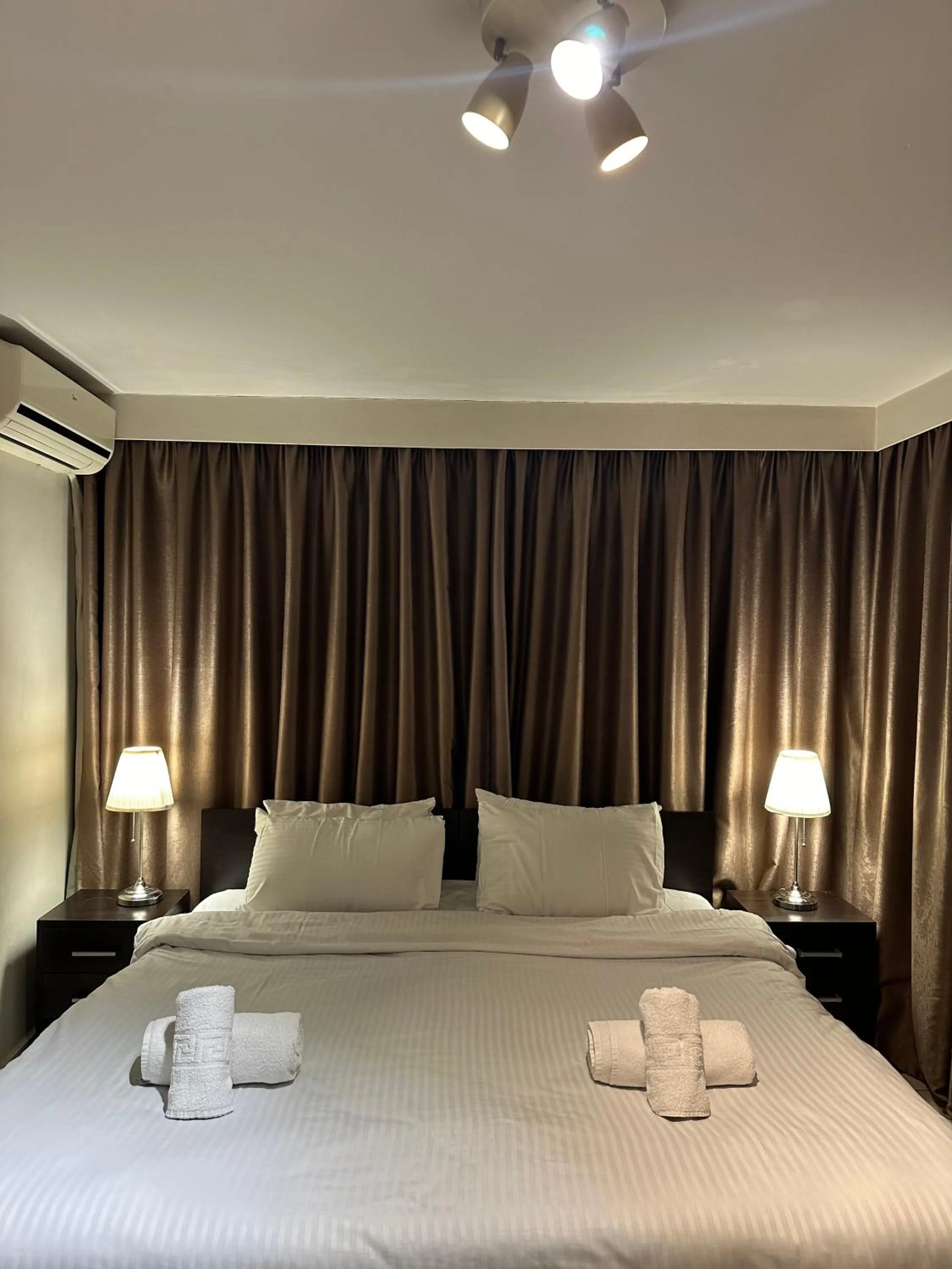 Bed in Mc Queen Rooms & Apartments