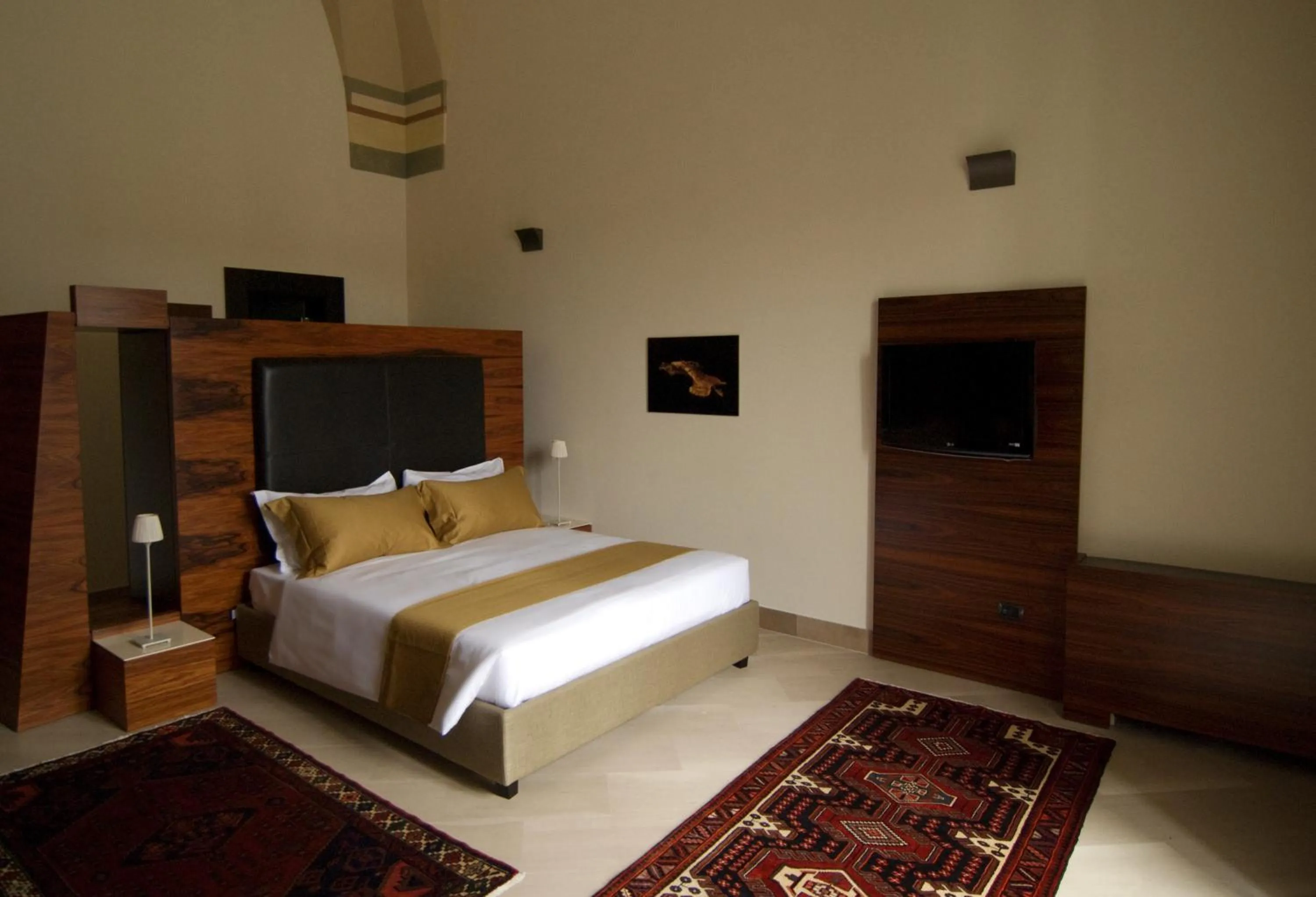 Photo of the whole room, Bed in Alvino Suite And Breakfast