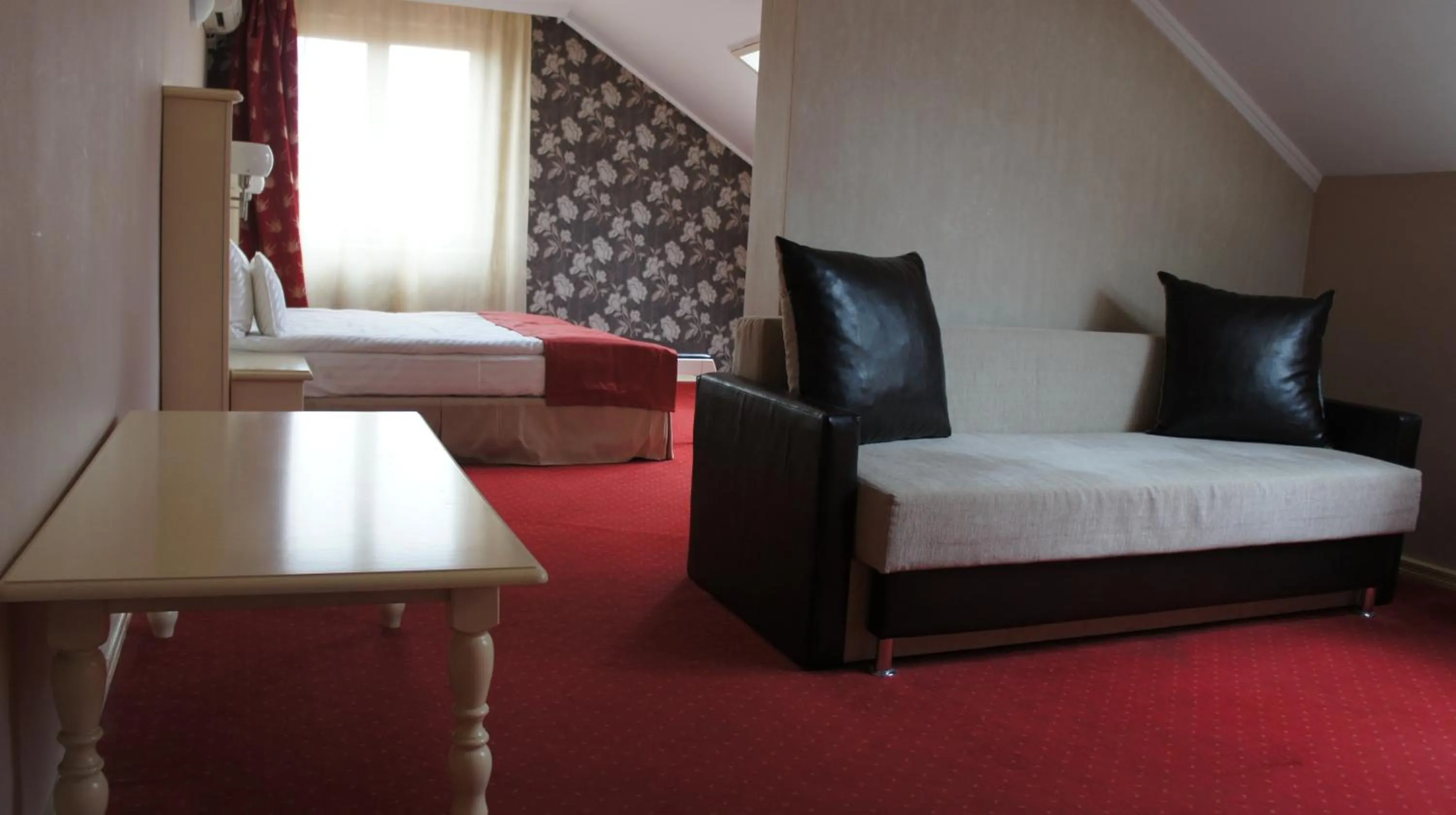 Photo of the whole room, Bed in Hotel President