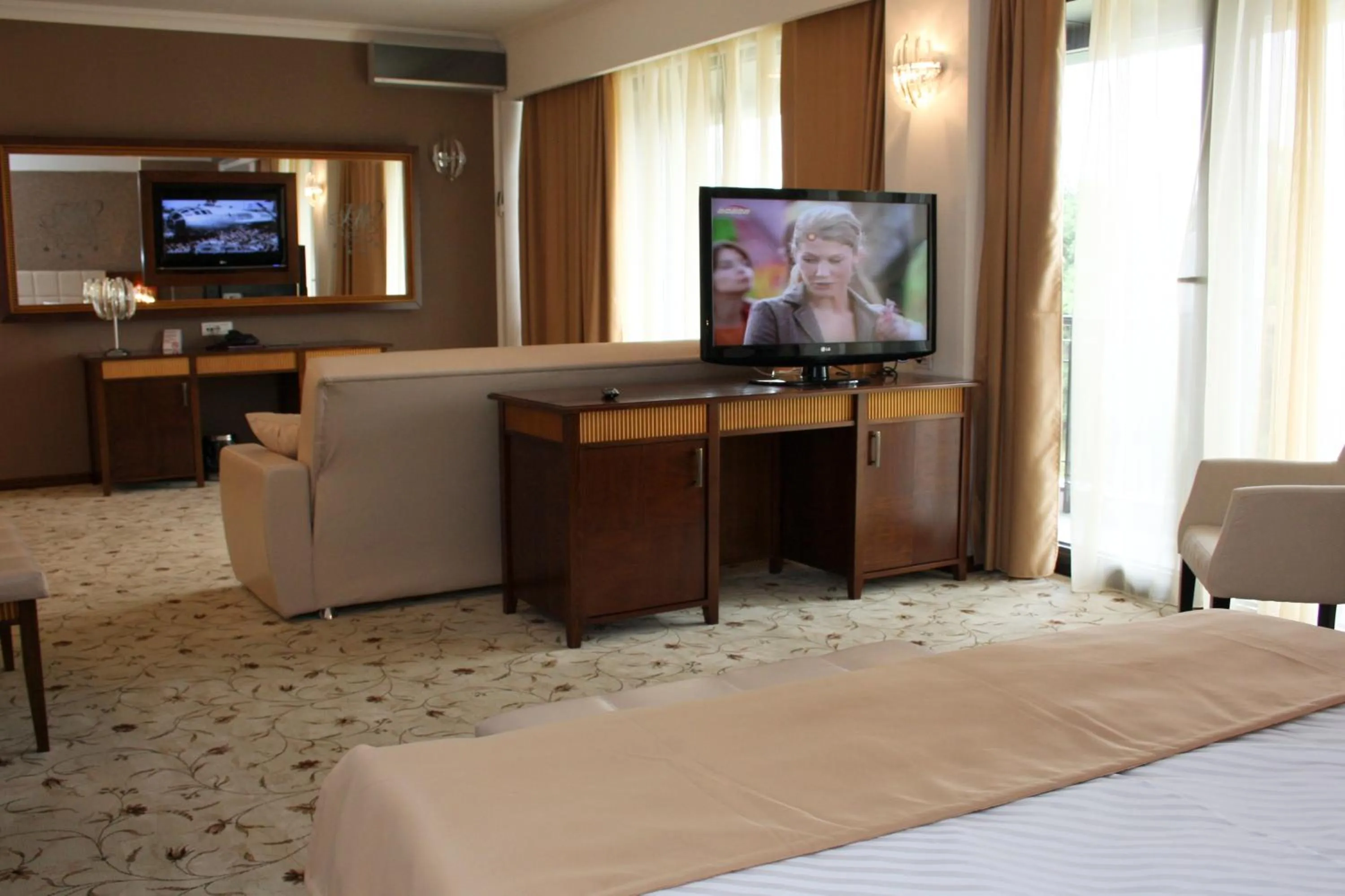 TV and multimedia, Bed in Hotel President