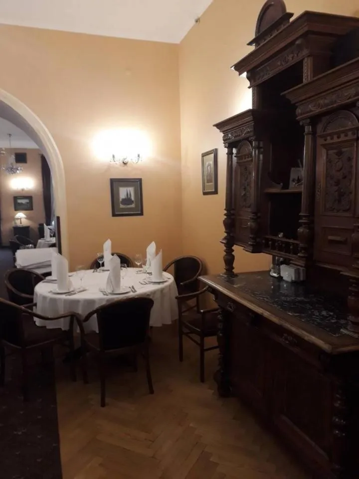 Restaurant/places to eat in Wien Hotel