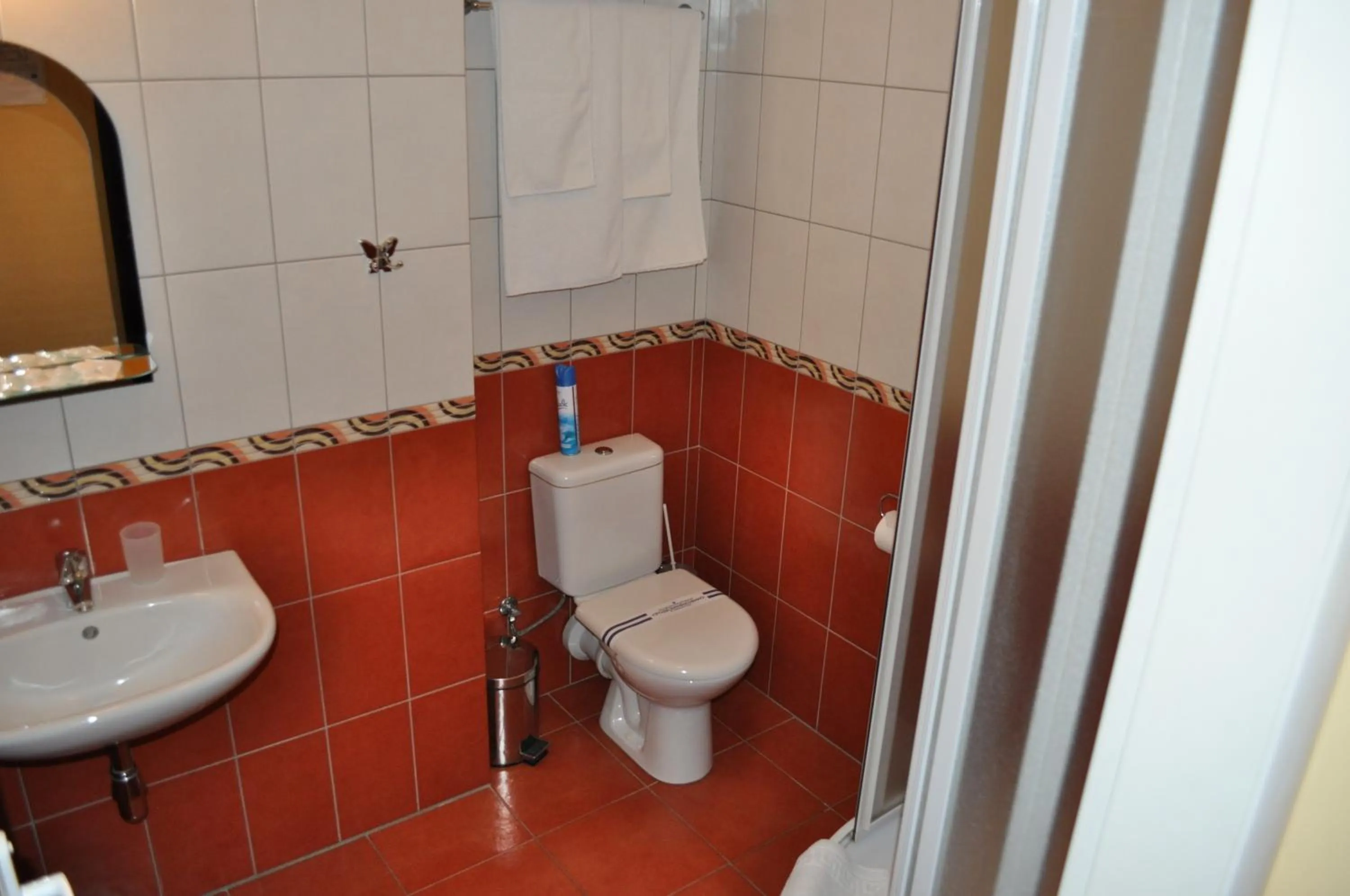 Bathroom in Wien Hotel