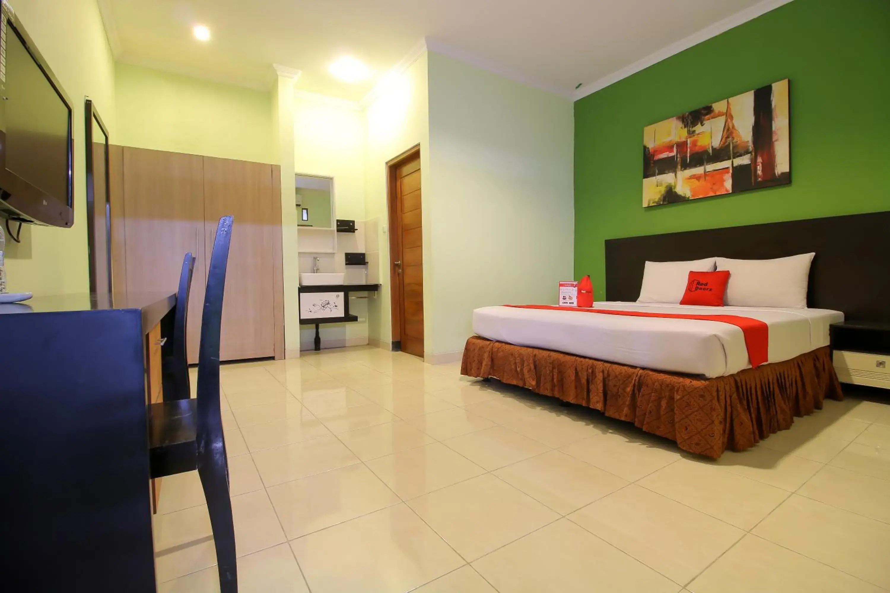 Double Room in RedDoorz Plus @ Taman Siswa 2 Double Room in RedDoorz Plus @ Taman Siswa 2