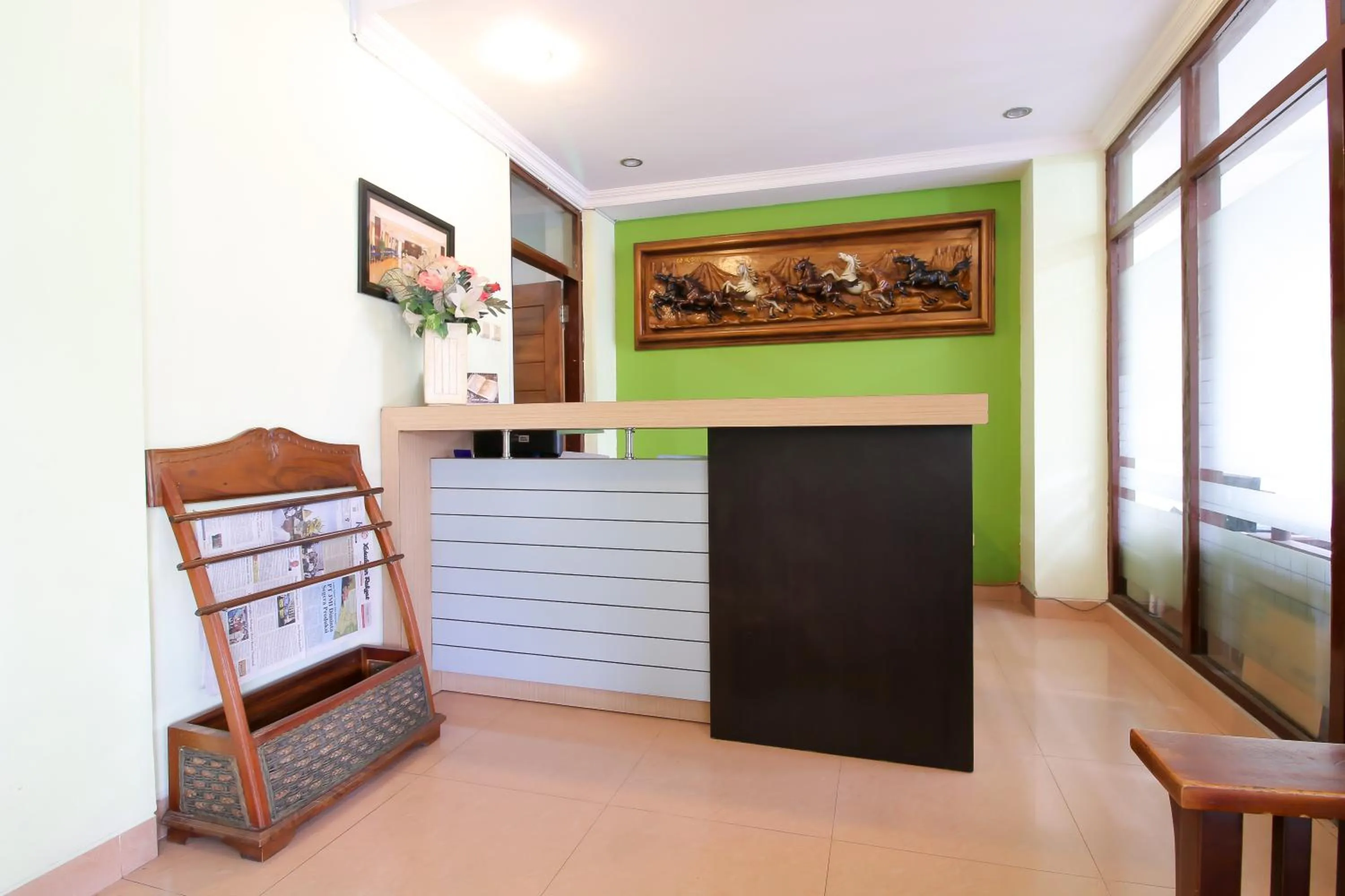 Lobby or reception, Bed in RedDoorz Plus @ Taman Siswa 2