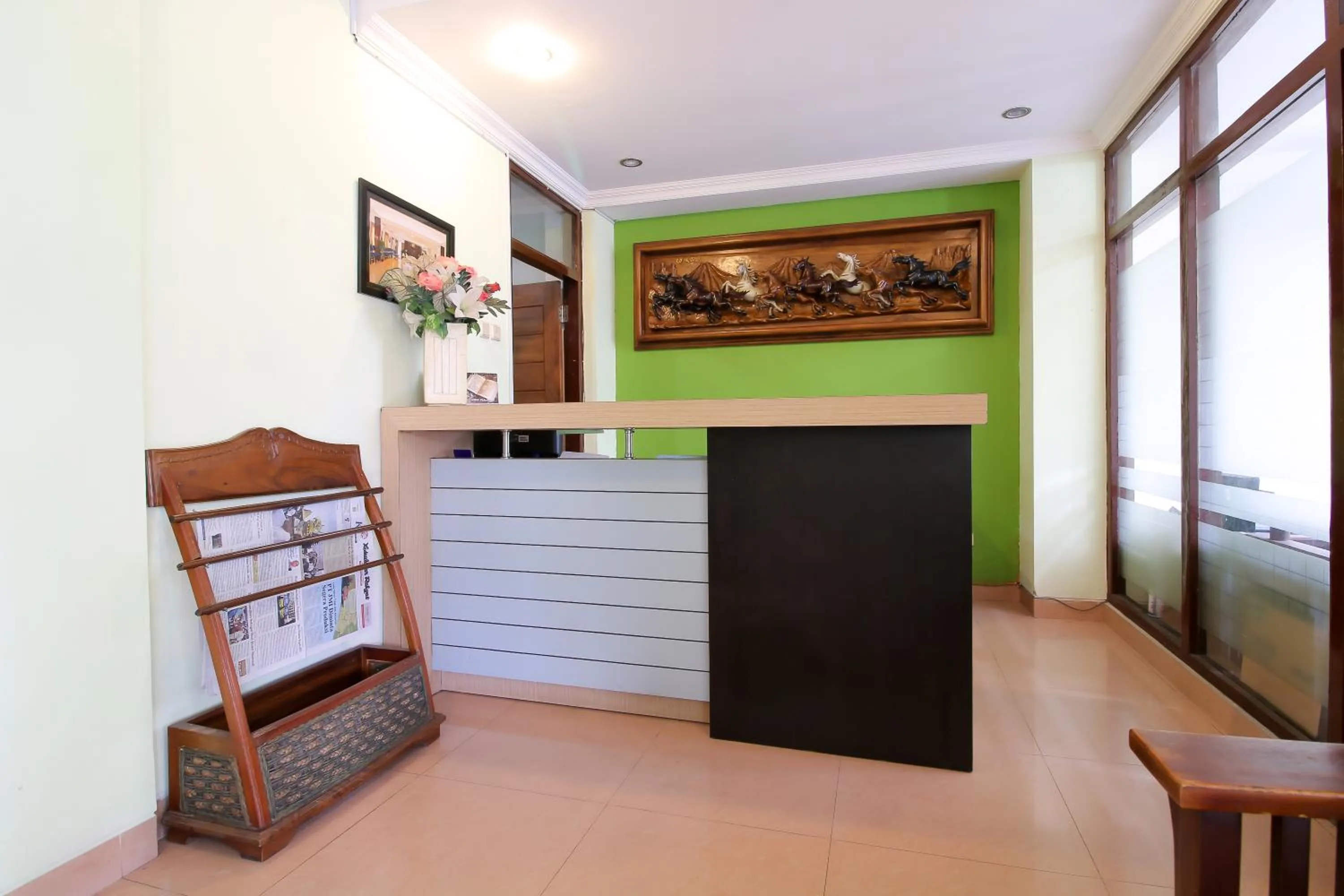 Lobby or reception, Bed in RedDoorz Plus @ Taman Siswa 2