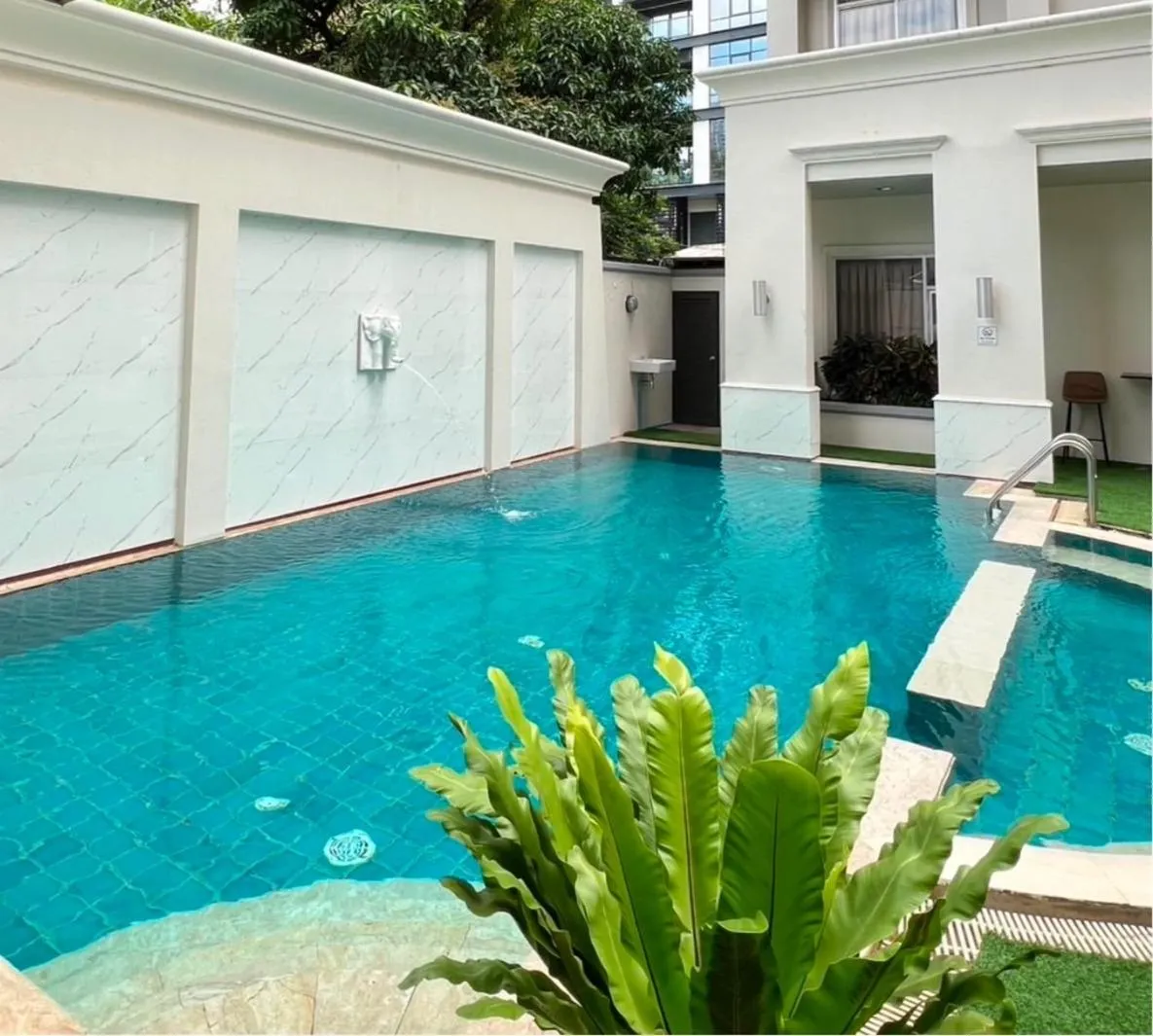 Swimming pool in Asoke Residence Sukhumvit by UHG