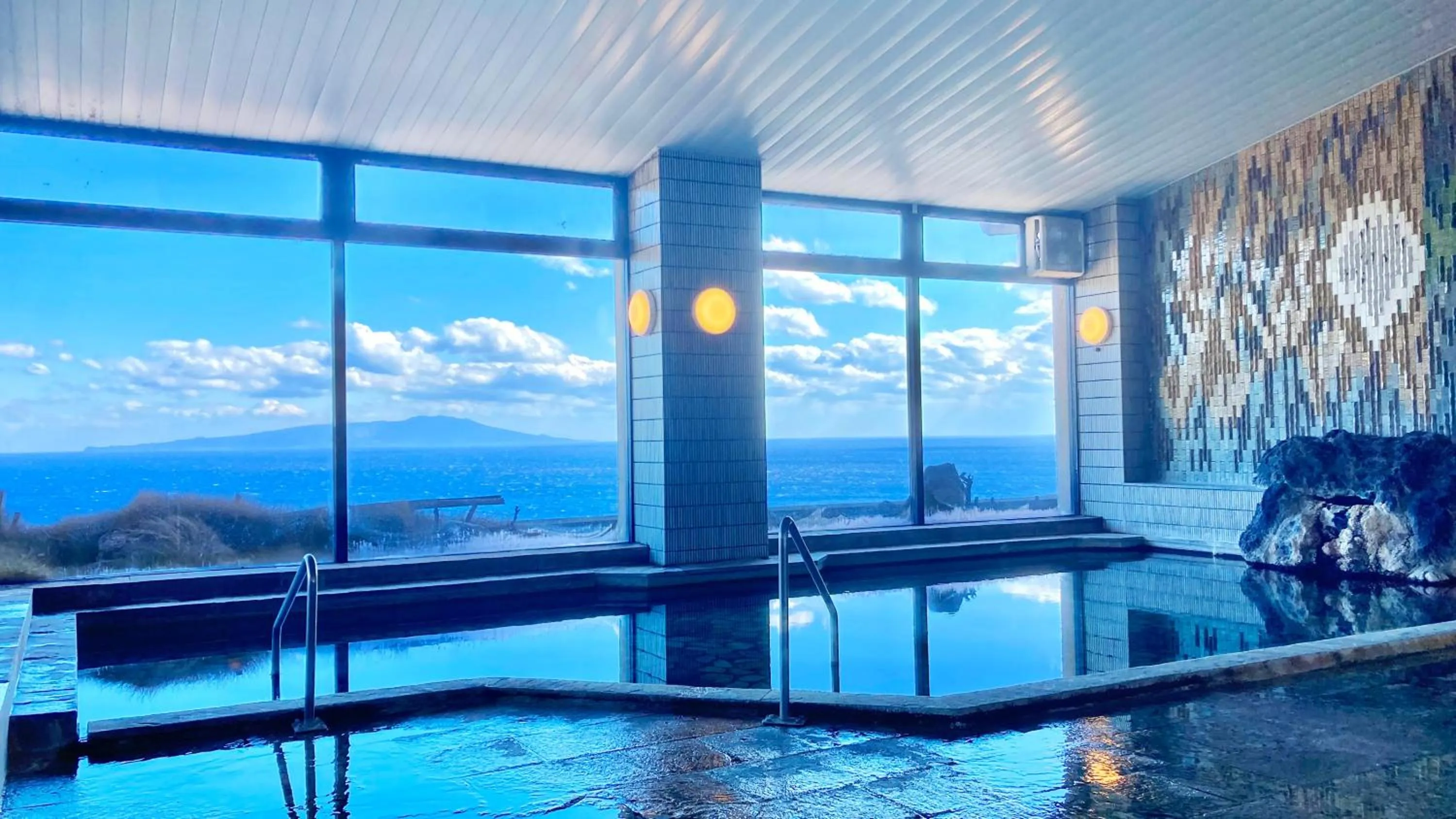 Hot Spring Bath in Itoen Hotel Atagawa