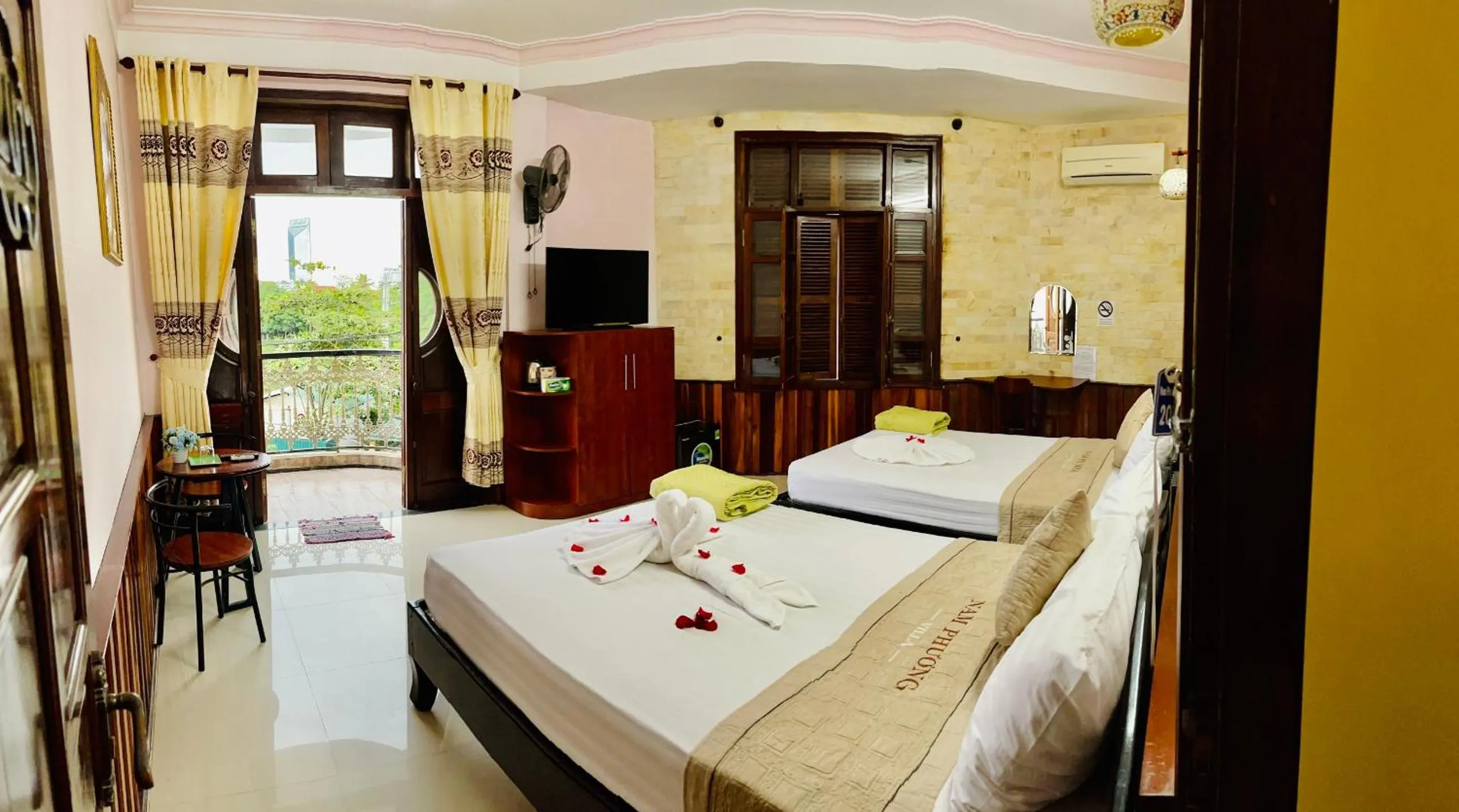 Bed in Nam Phương Riverside Villa