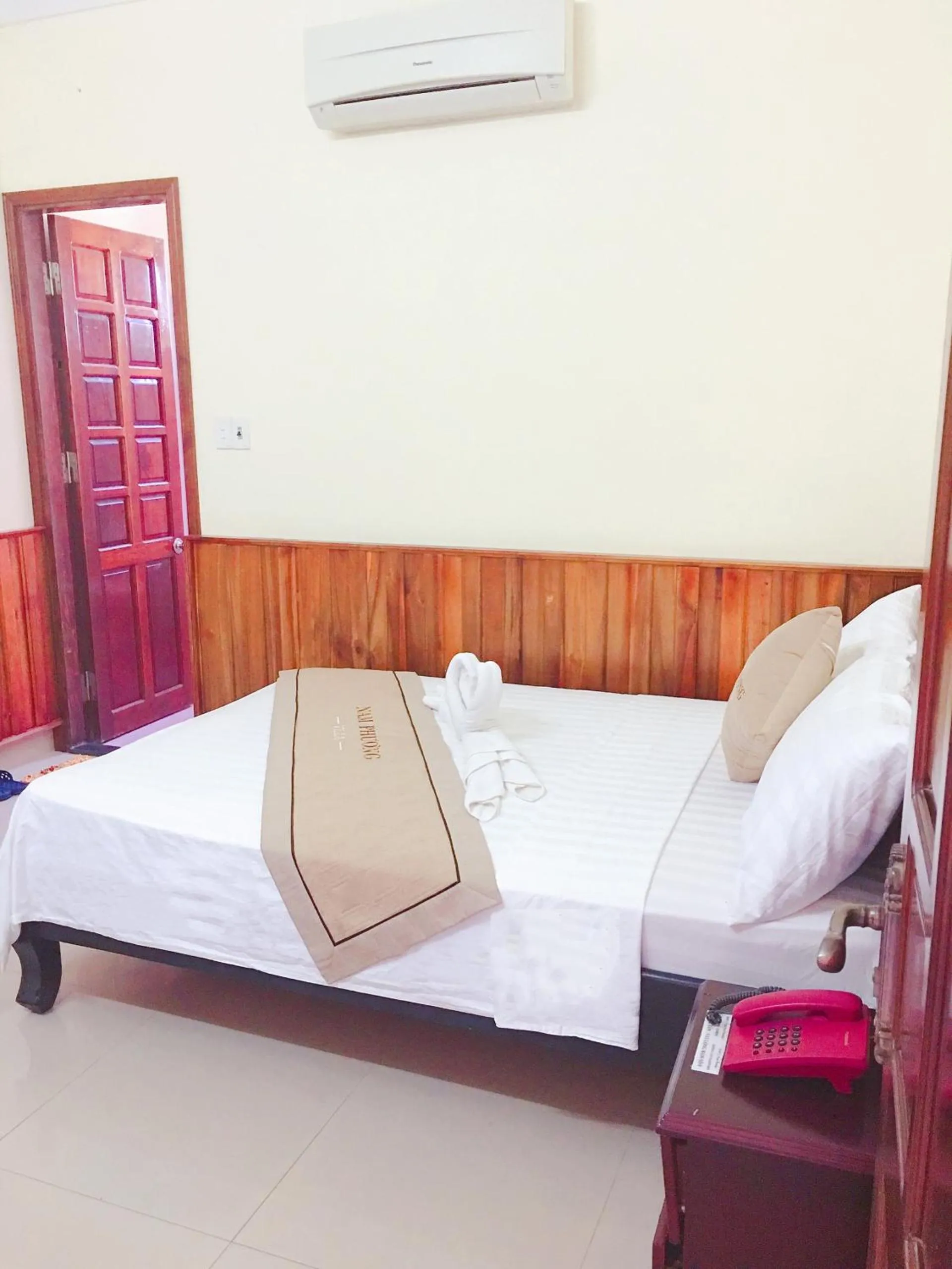 Bed in Nam Phương Riverside Villa