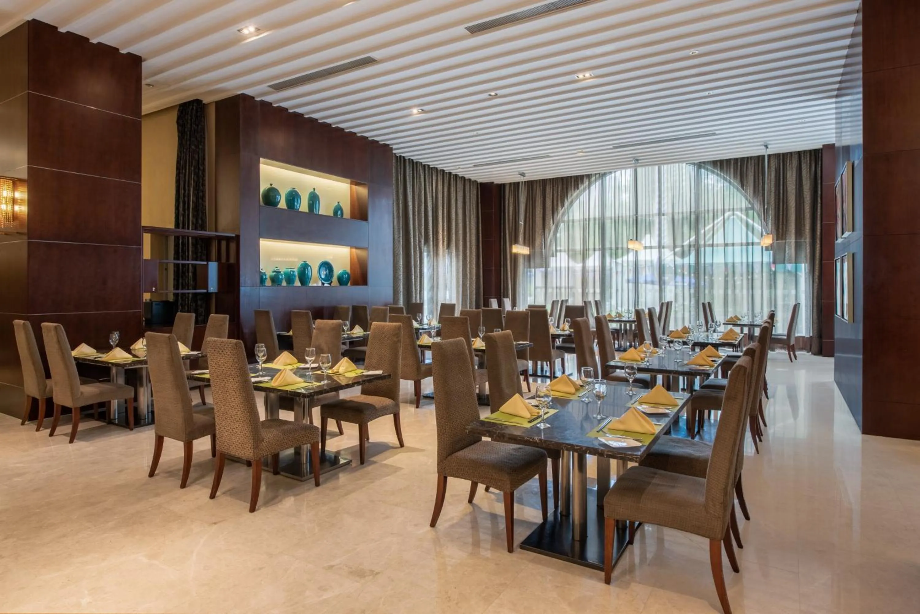 Coffee/tea facilities, Restaurant/Places to Eat in Holiday Inn Beijing Haidian, an IHG Hotel