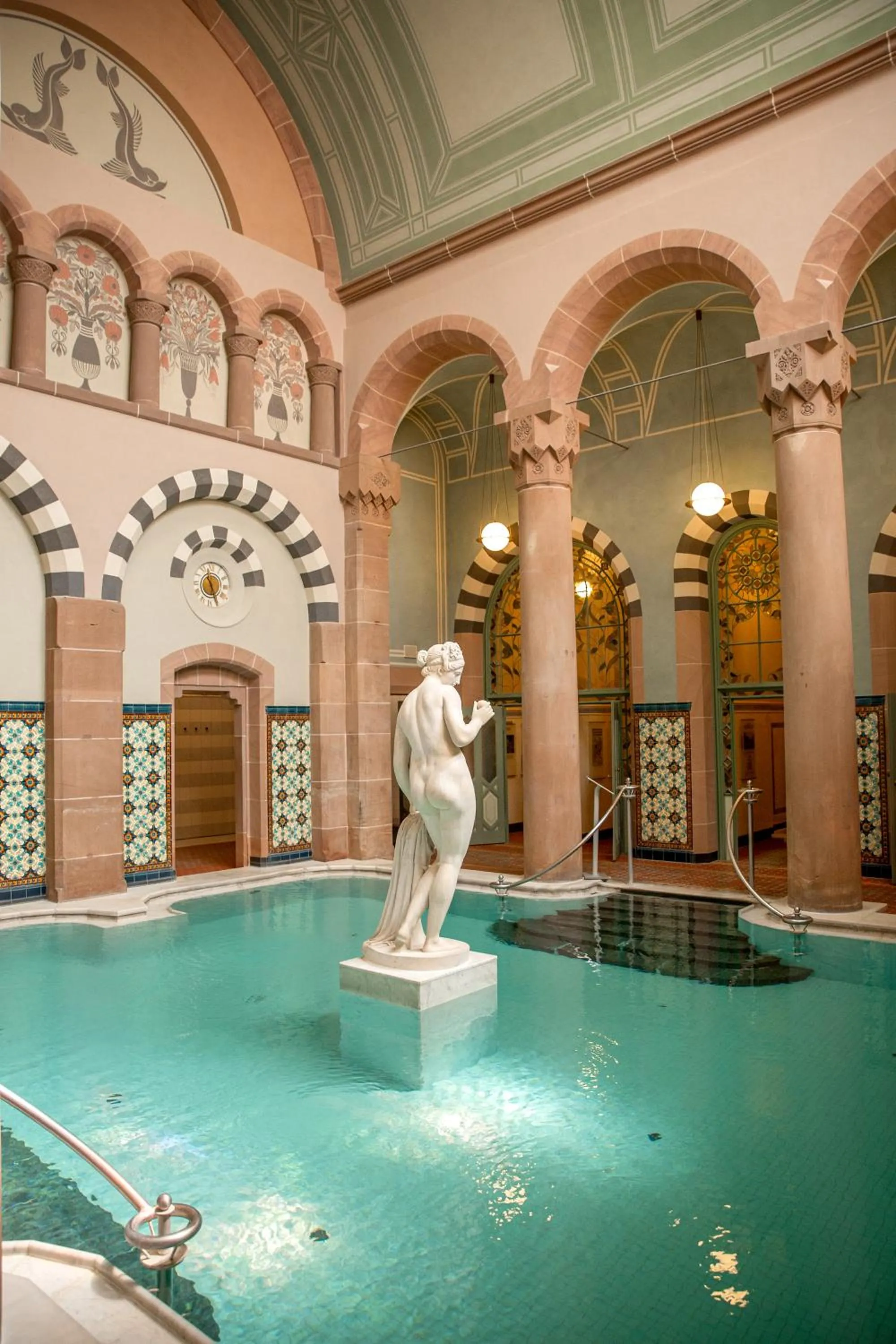 Swimming pool in Mokni's Palais Hotel & SPA