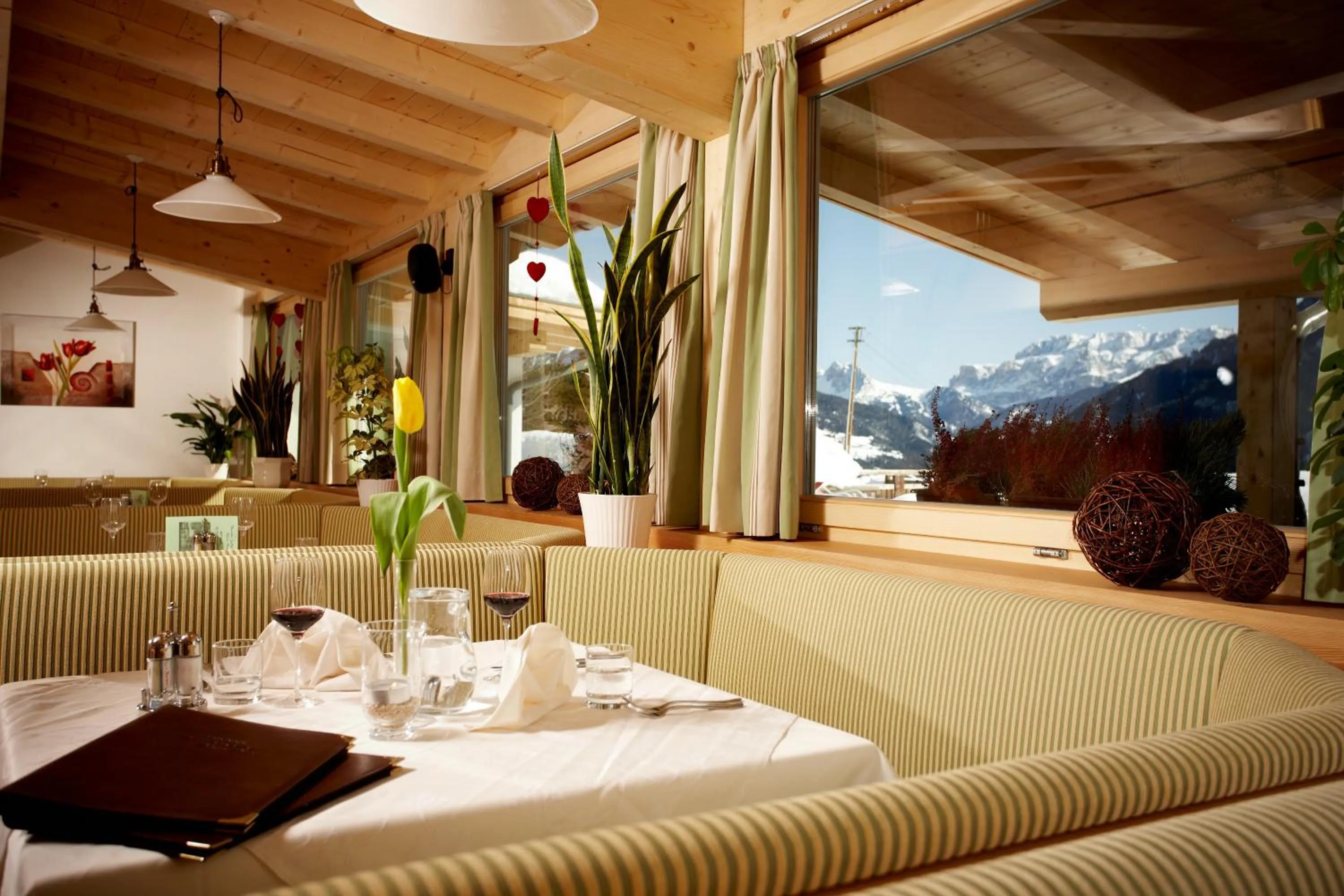 Restaurant/places to eat in Hotel Pinei