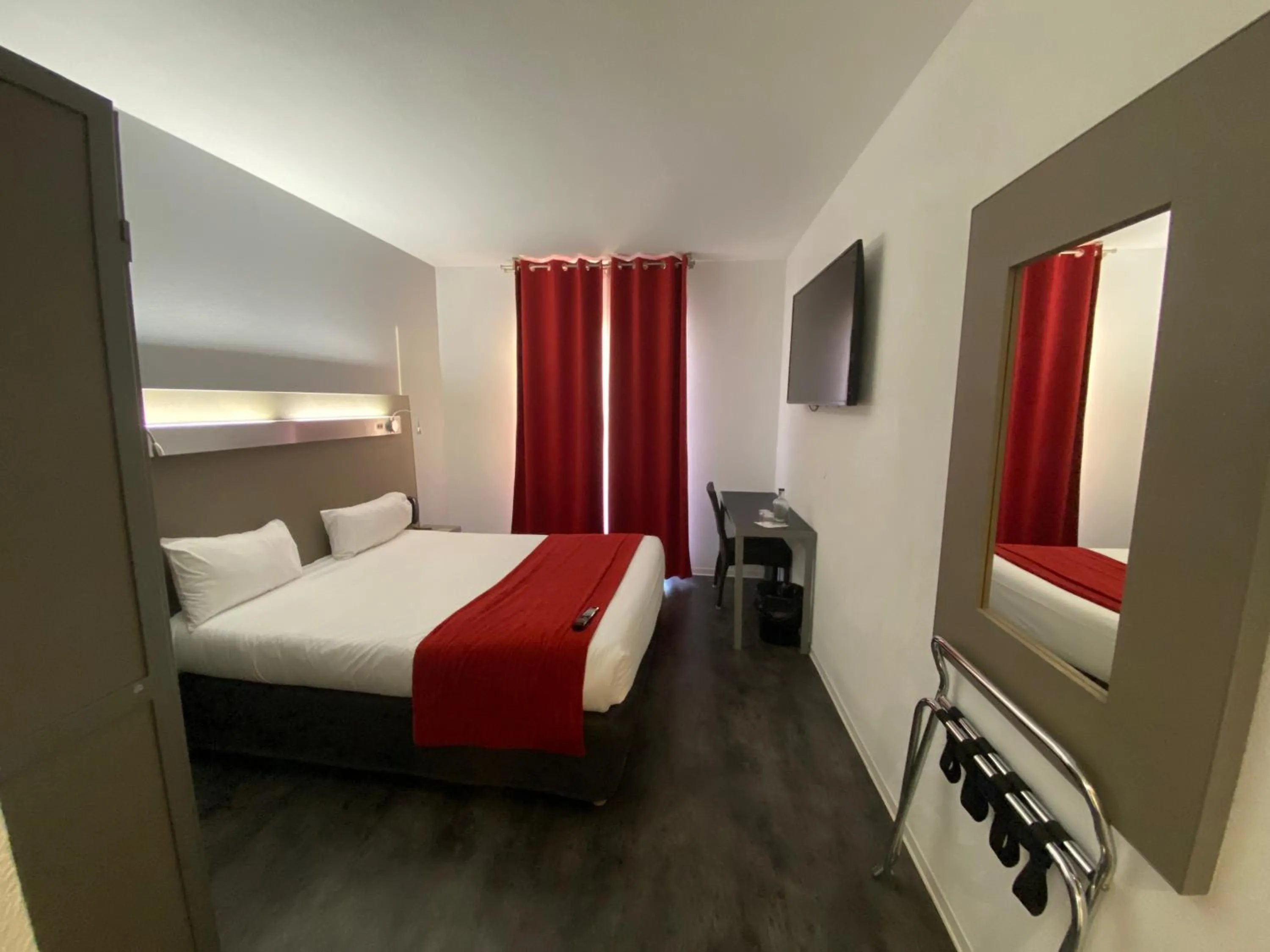 Bed in The Originals City, Hôtel Les Dômes, Perpignan Sud Saleilles