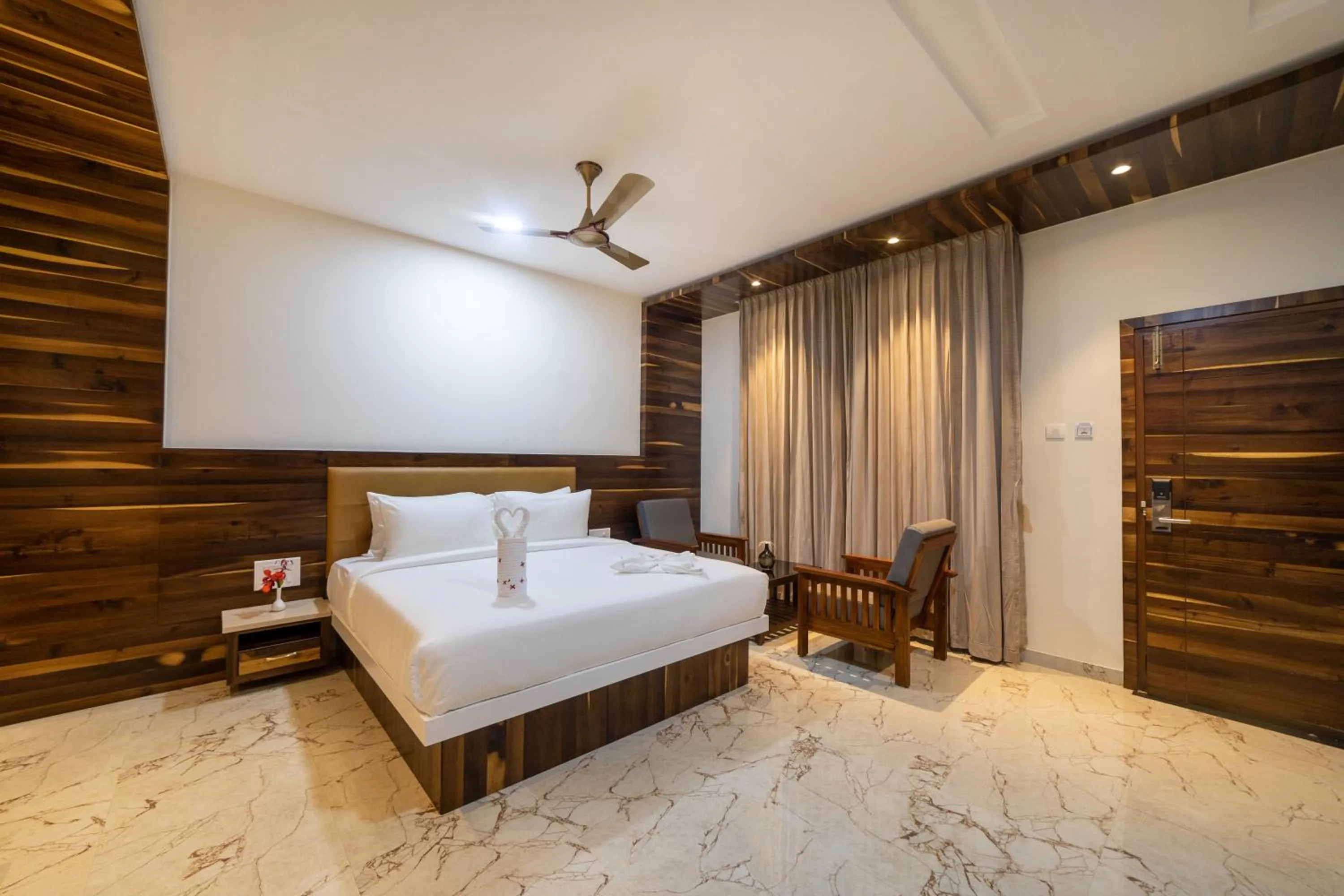 Photo of the whole room, Bed in SR Jungle Resort