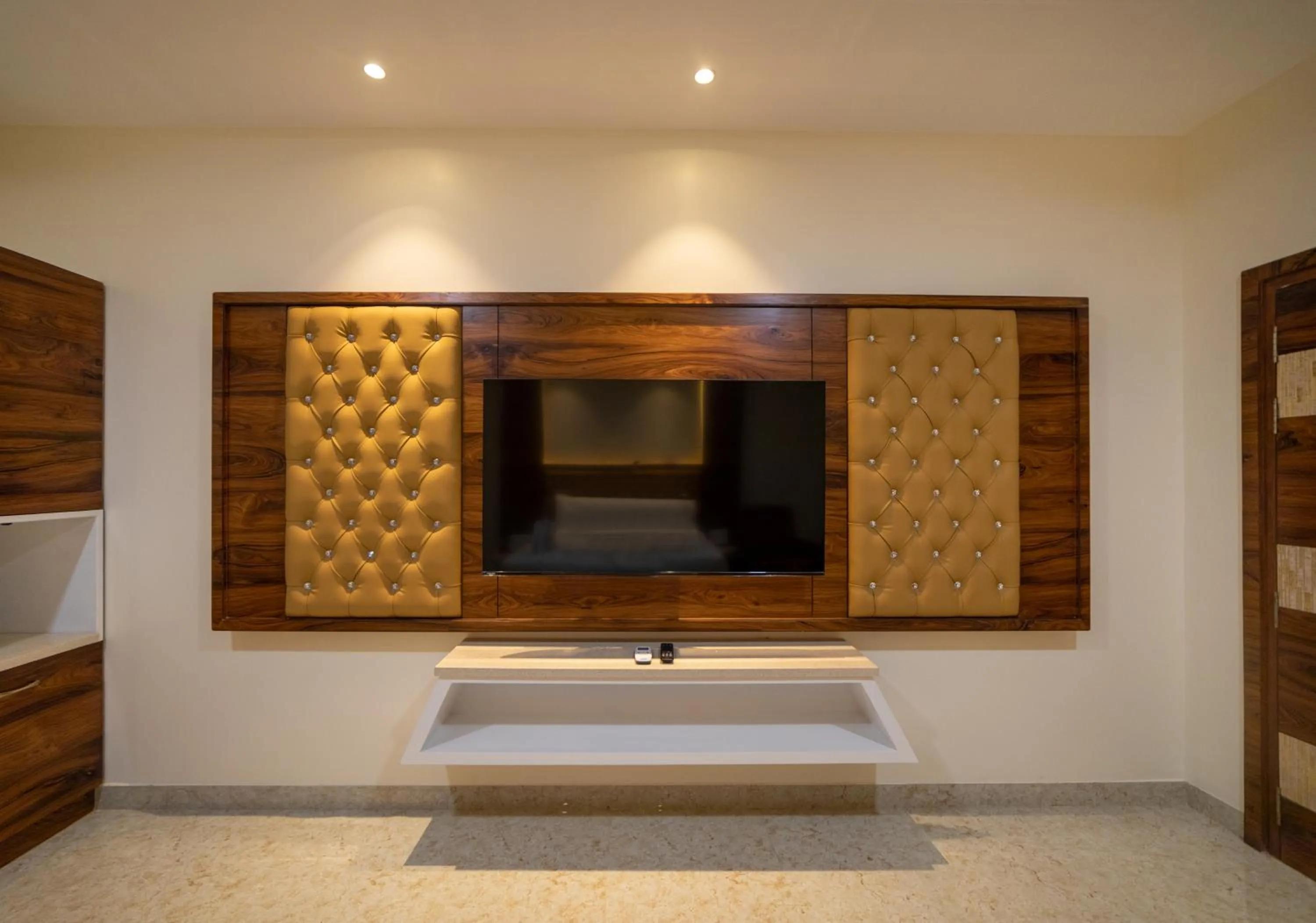 TV and multimedia in SR Jungle Resort