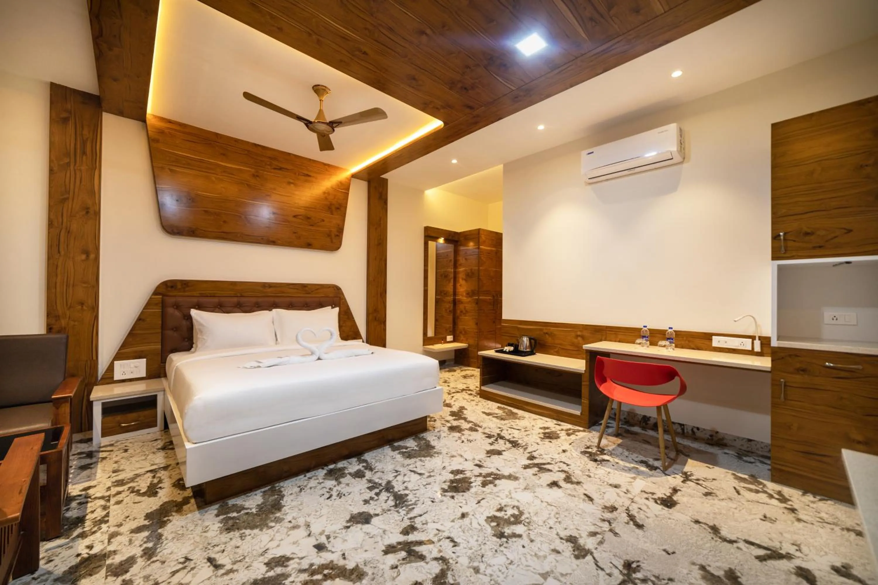 Photo of the whole room, Bed in SR Jungle Resort