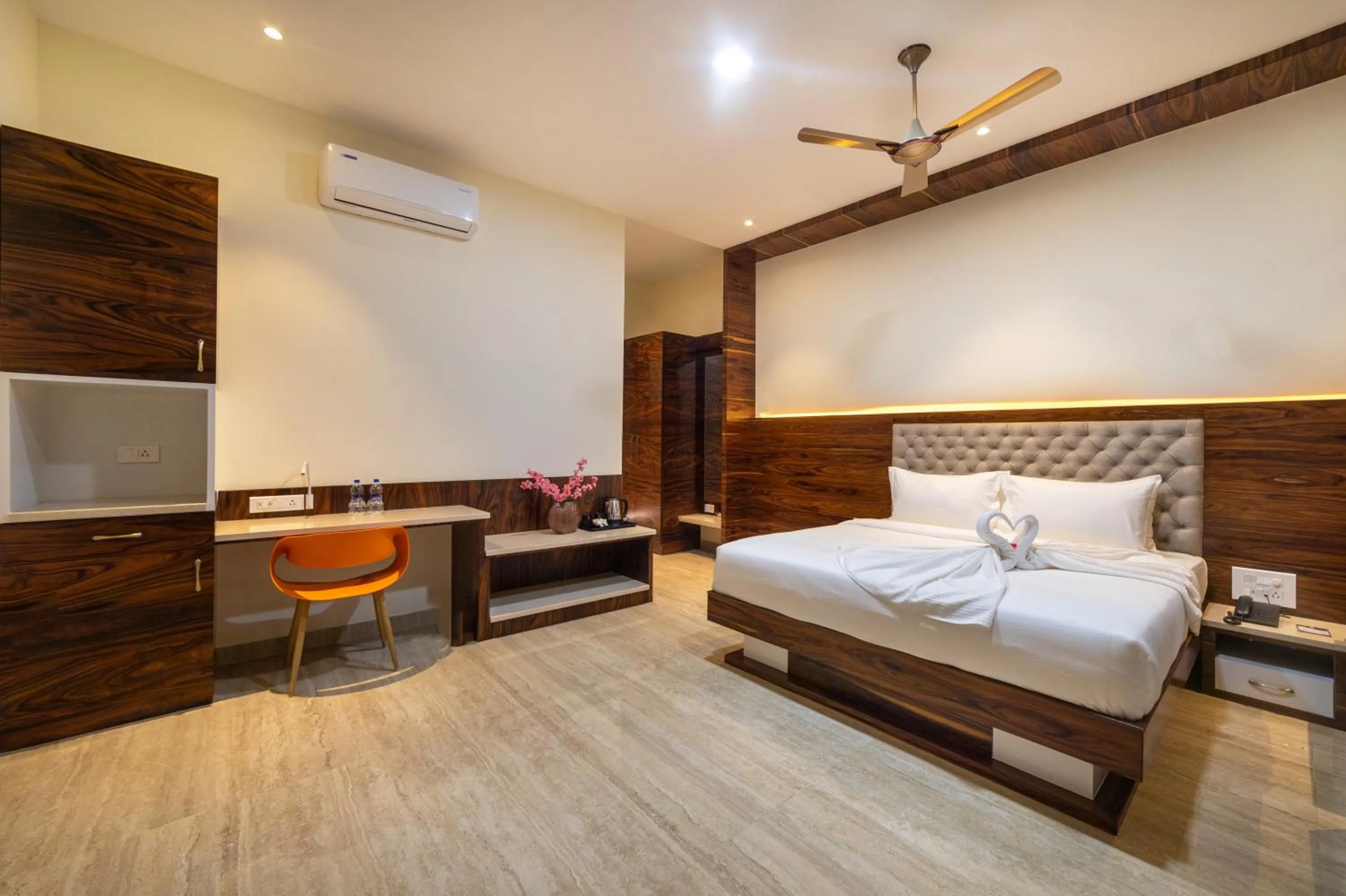 Bedroom, Bed in SR Jungle Resort