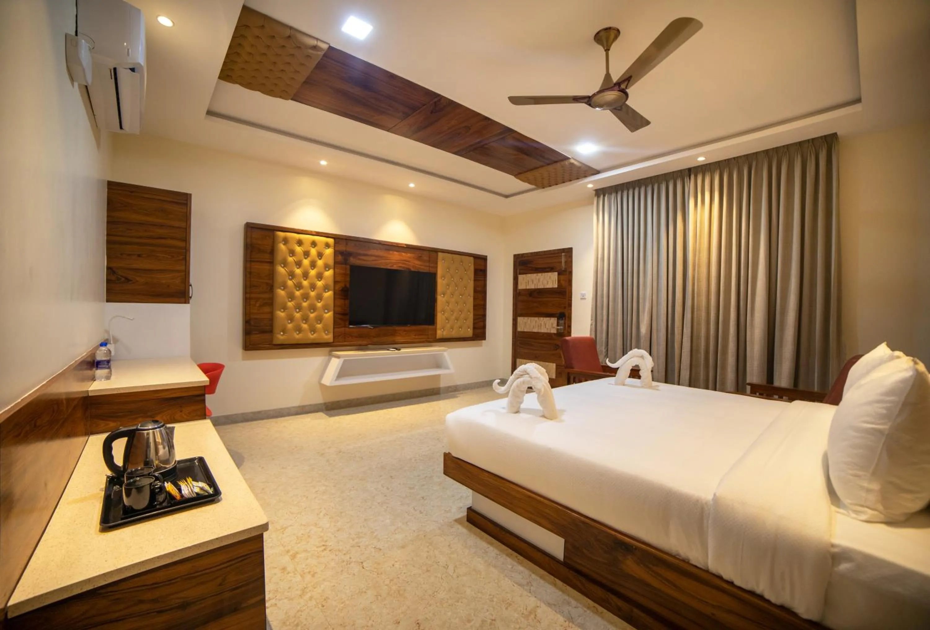 Photo of the whole room, Bed in SR Jungle Resort