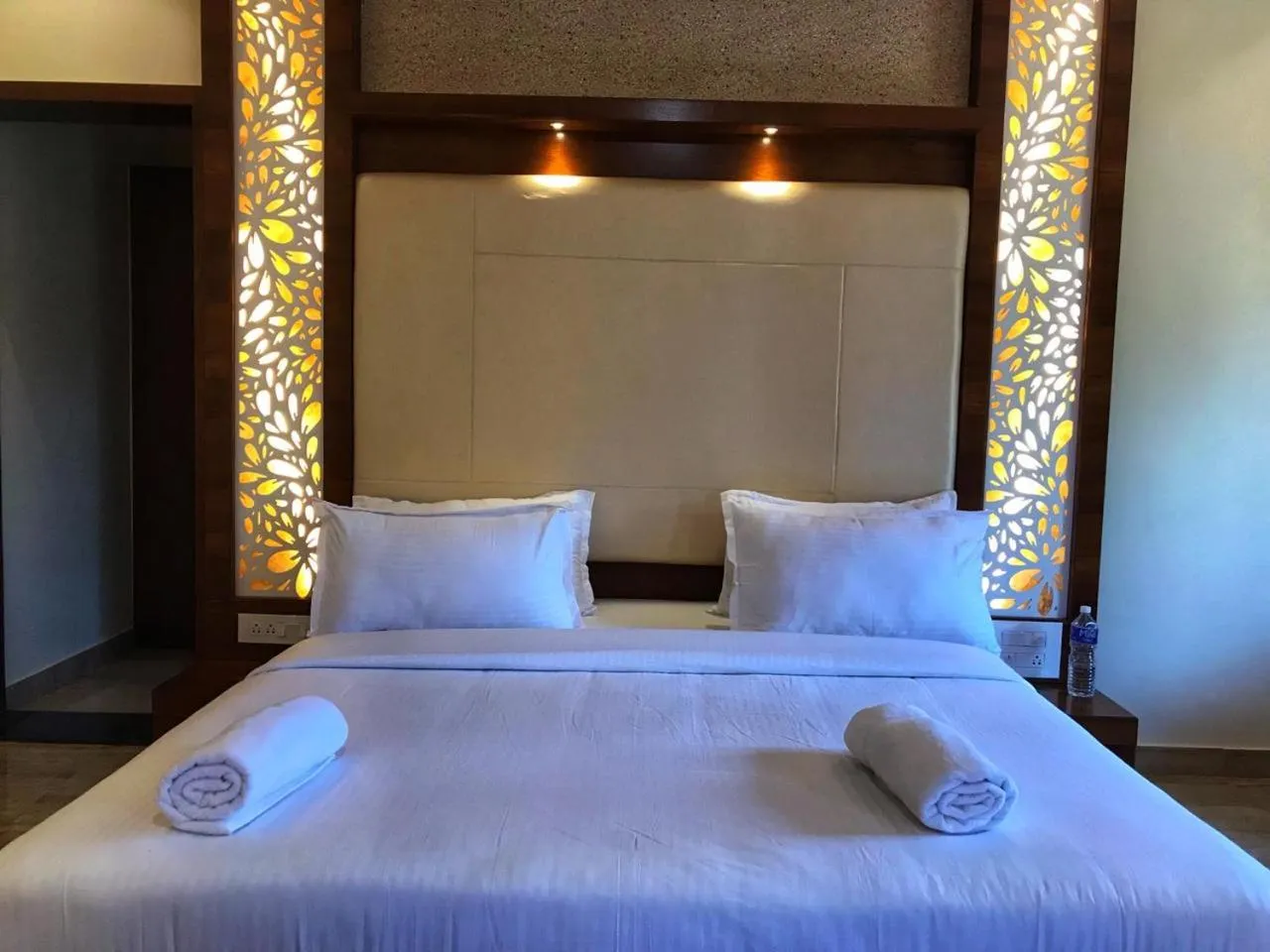 Bed in SR Jungle Resort