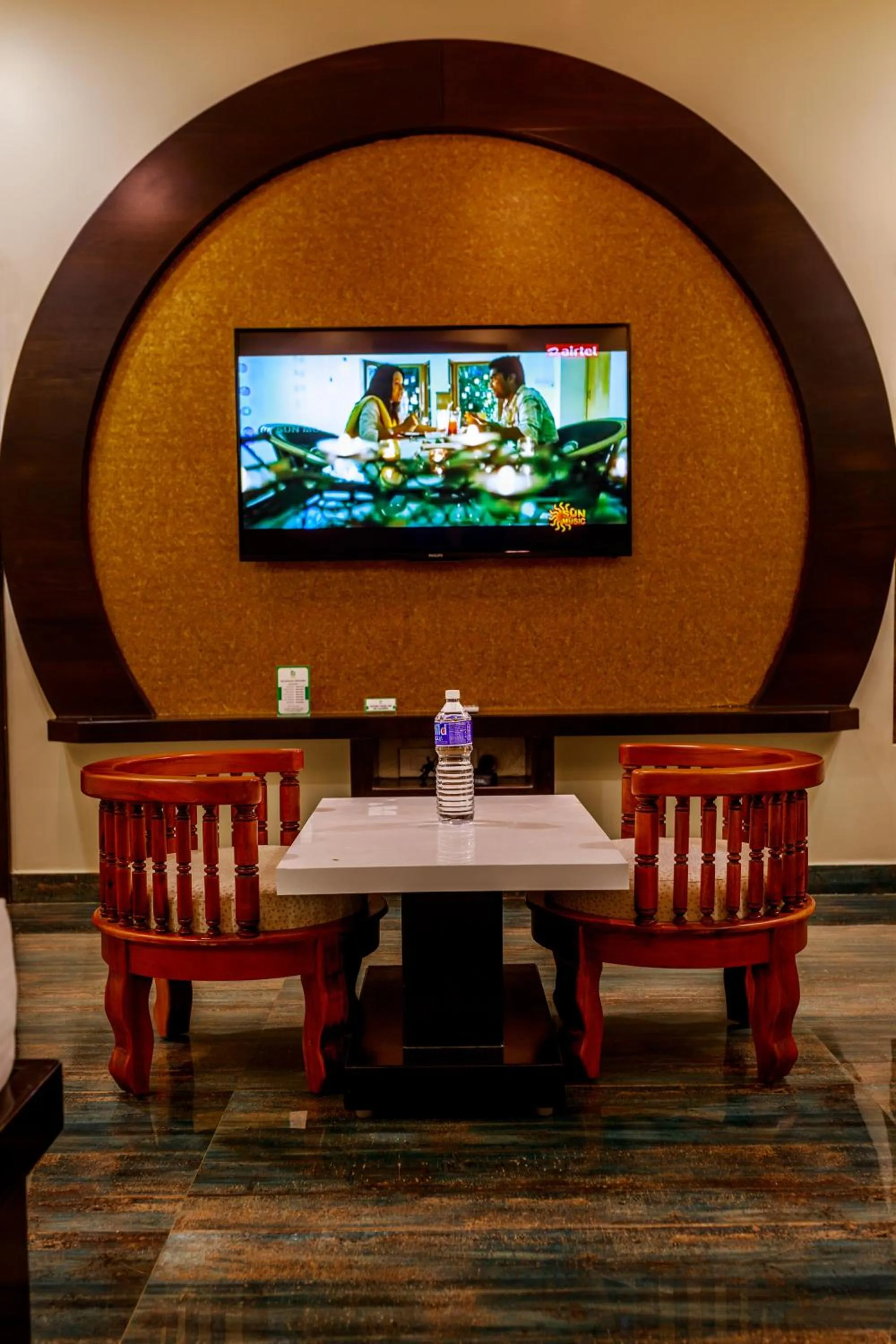 Communal lounge/ TV room in SR Jungle Resort