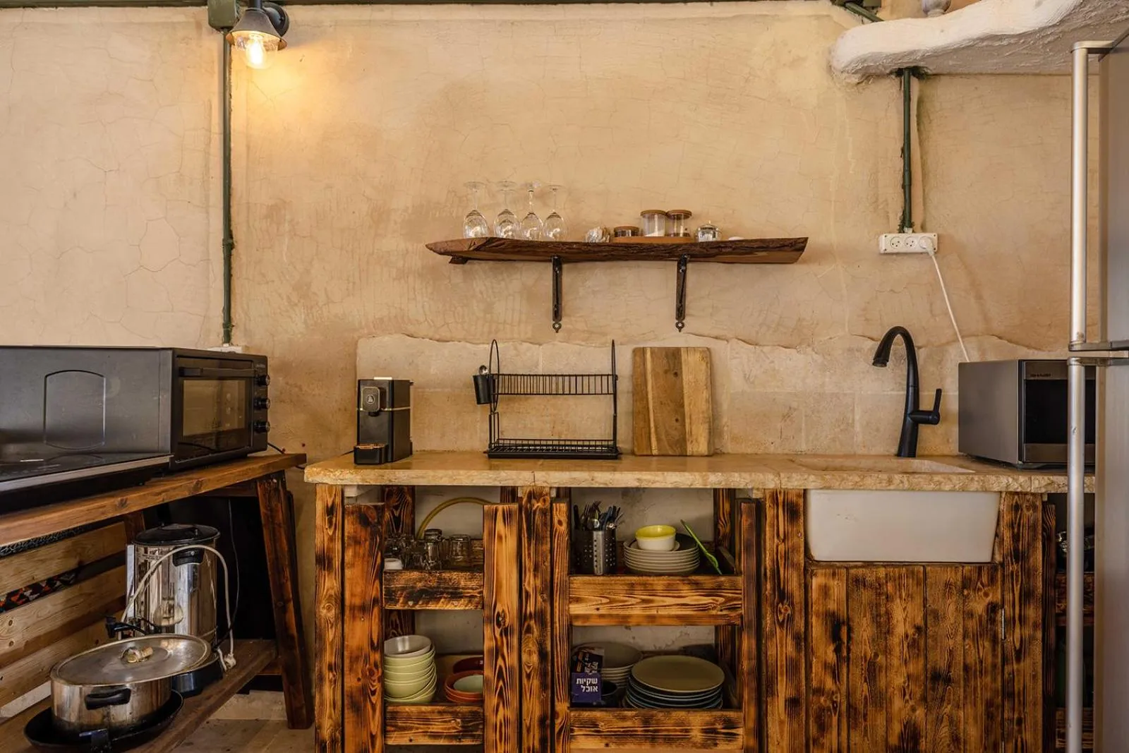 Kitchen or kitchenette in IBEX unique Desert Inn