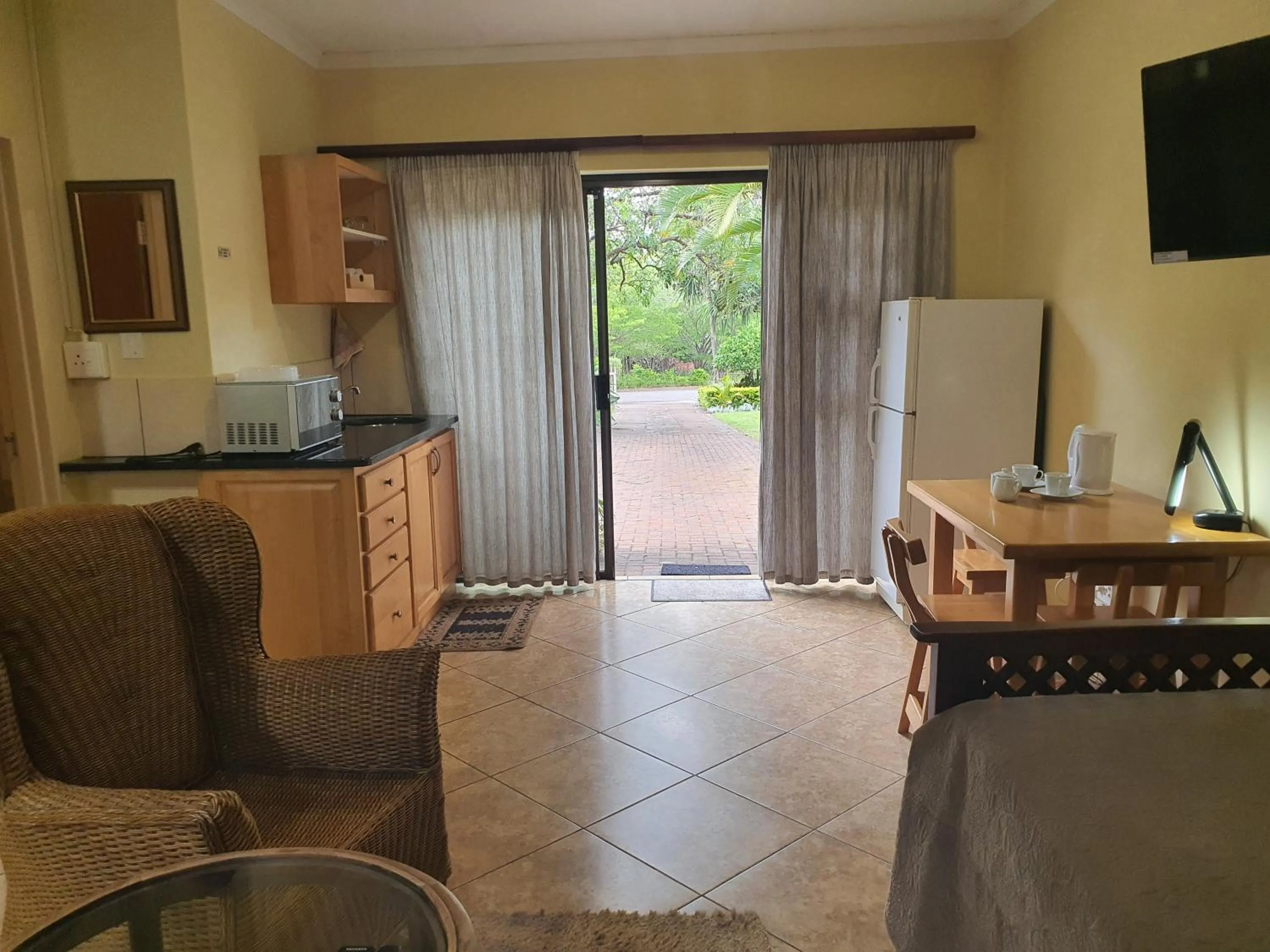 Kitchen or kitchenette in Selati 103 Guest Cottages