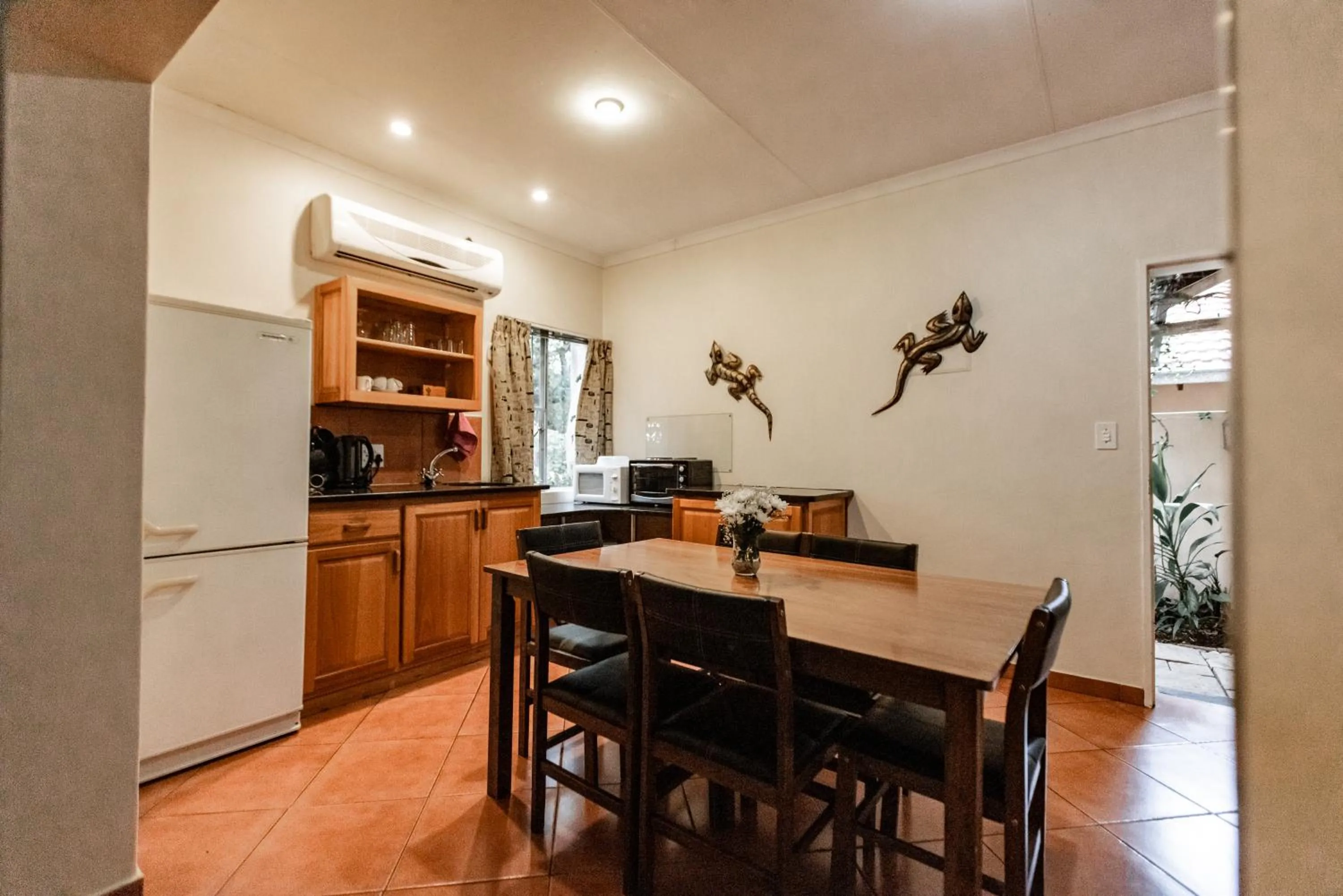 Kitchen or kitchenette in Selati 103 Guest Cottages