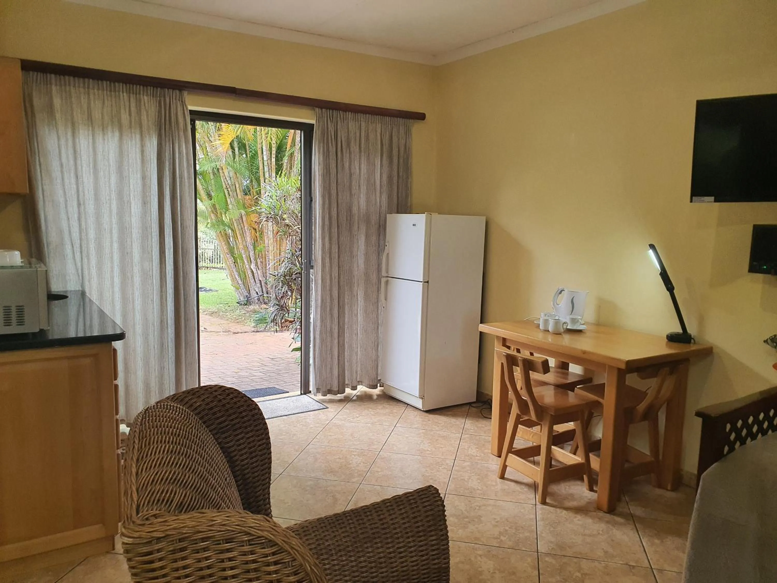 Kitchen or kitchenette in Selati 103 Guest Cottages