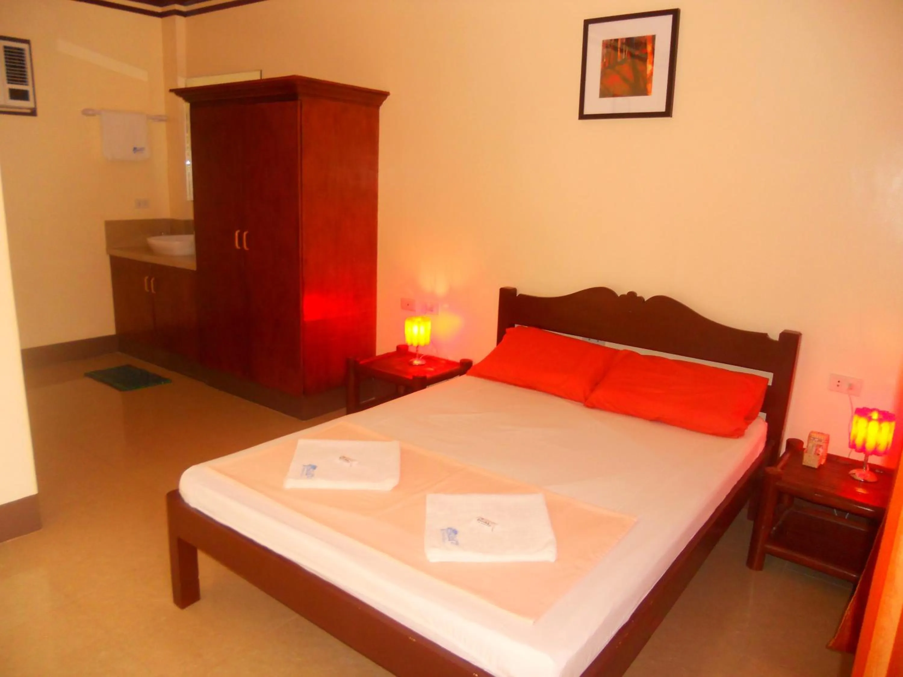 Bed in SLAM'S Garden Dive Resort