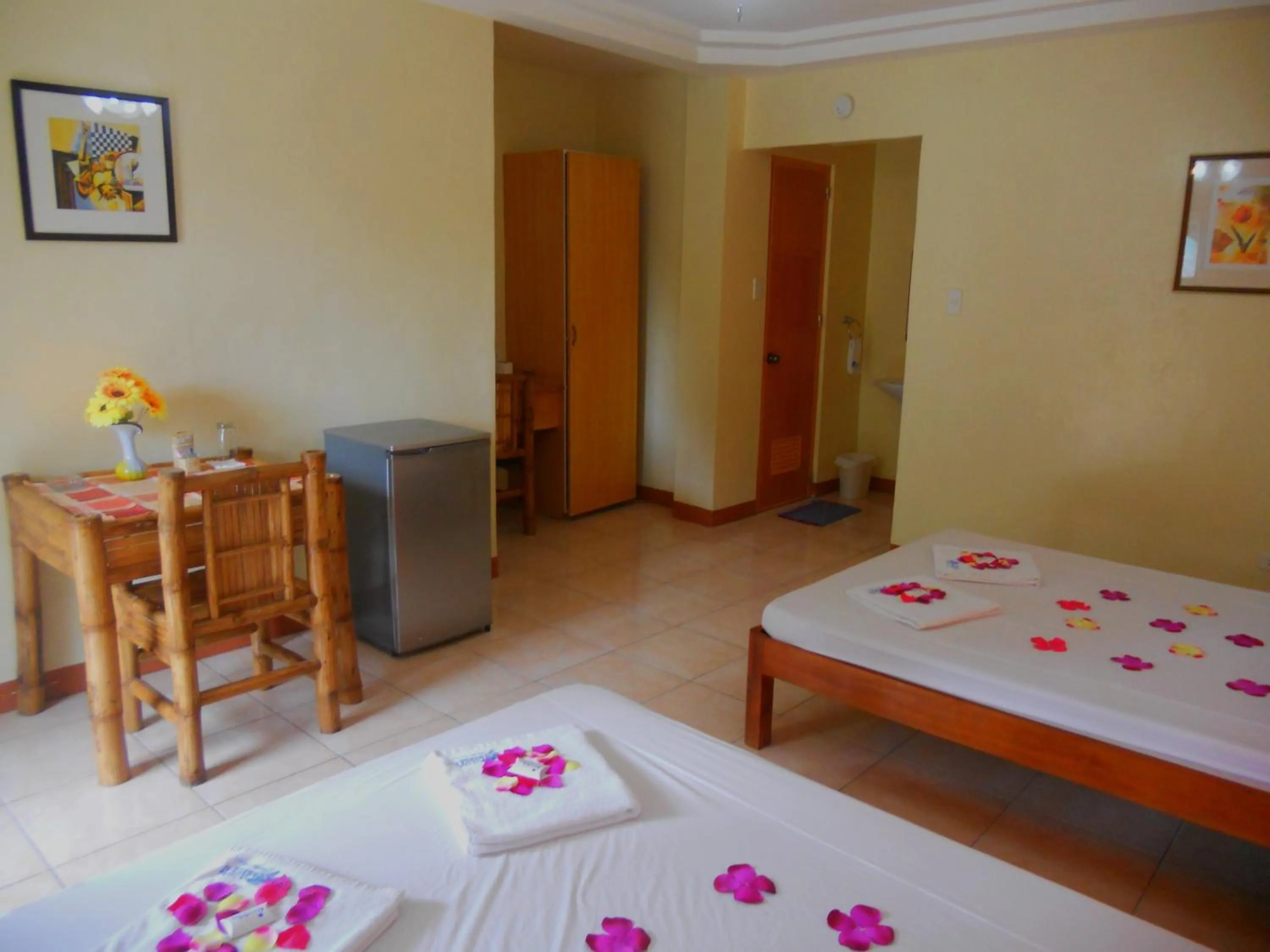 Photo of the whole room, Bed in SLAM'S Garden Dive Resort