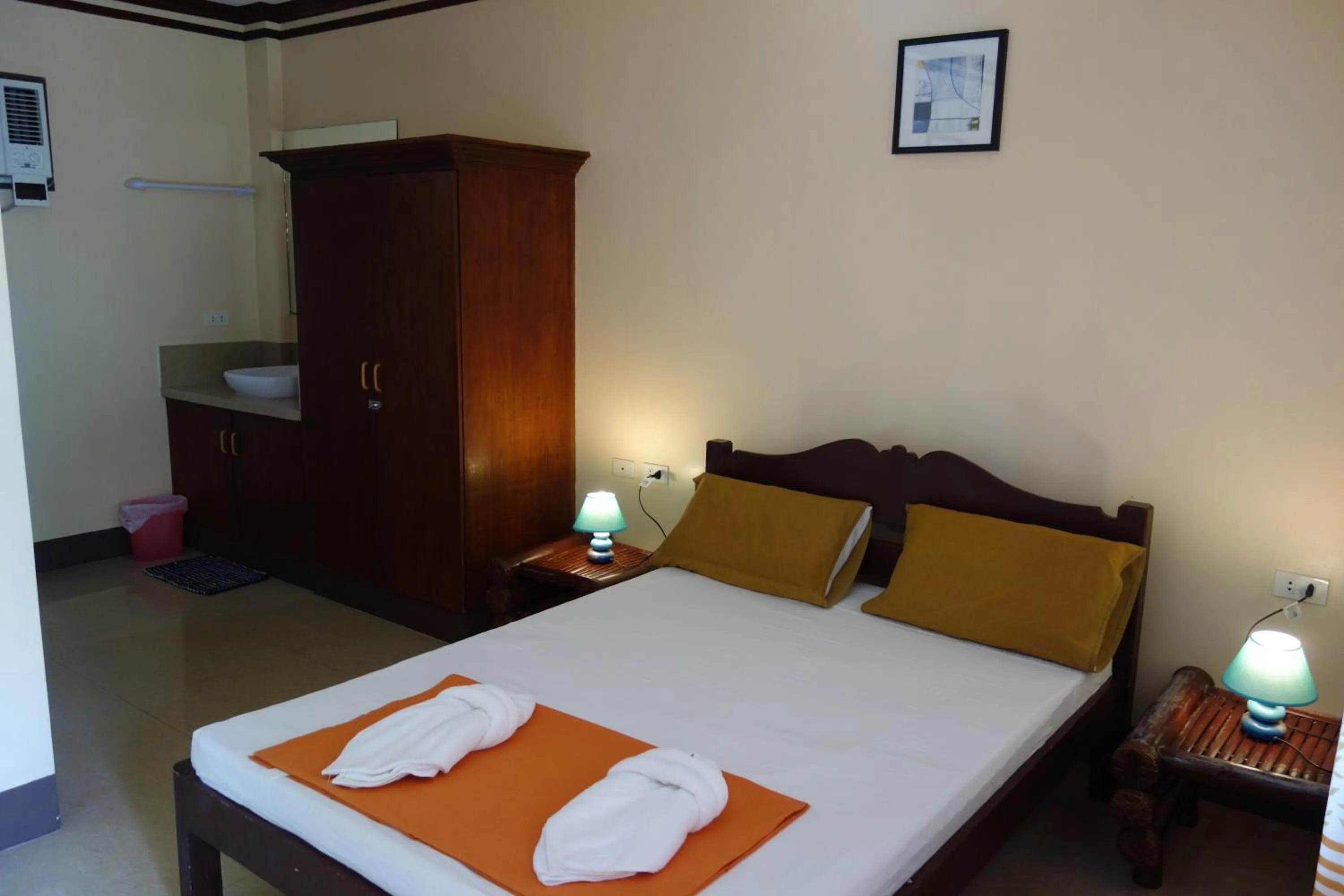 Photo of the whole room, Bed in SLAM'S Garden Dive Resort