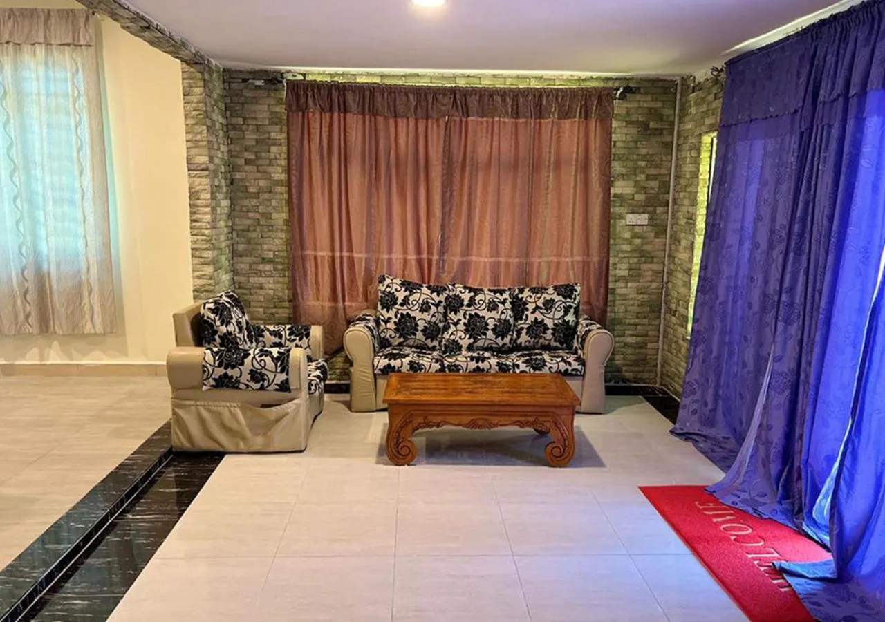 Facade/entrance in D'Lima Beach Inn