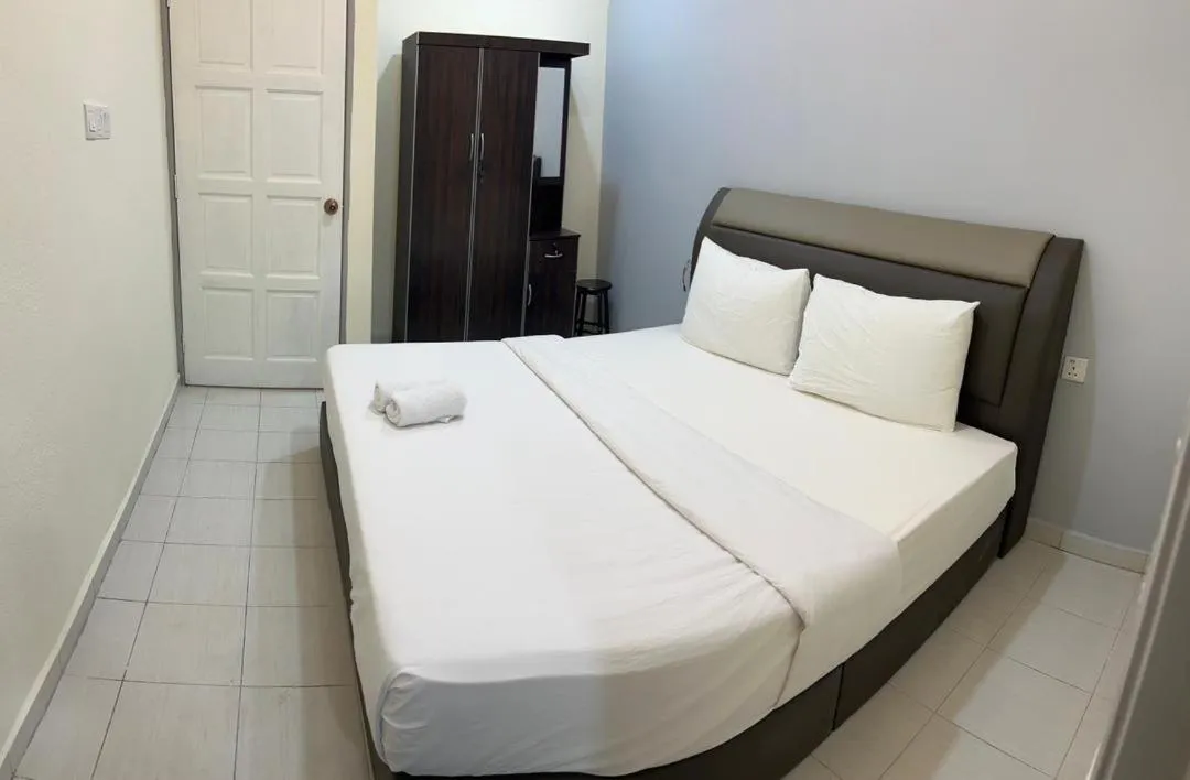 Bed in D'Lima Beach Inn