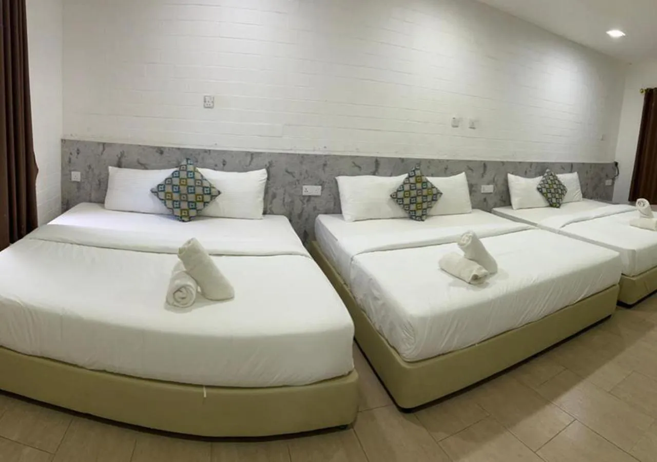 Bed in D'Lima Beach Inn