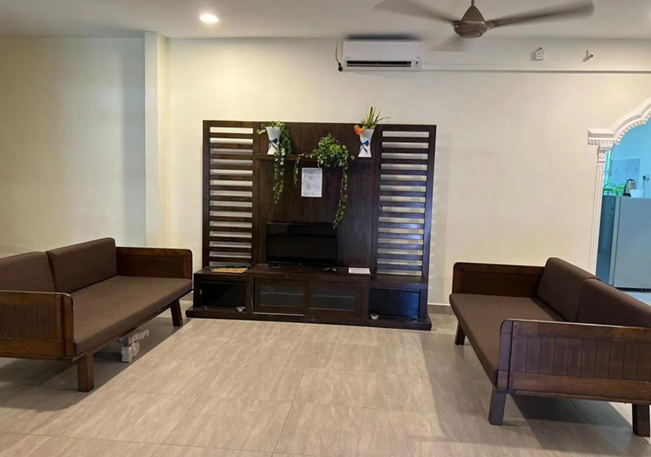 TV and multimedia in D'Lima Beach Inn