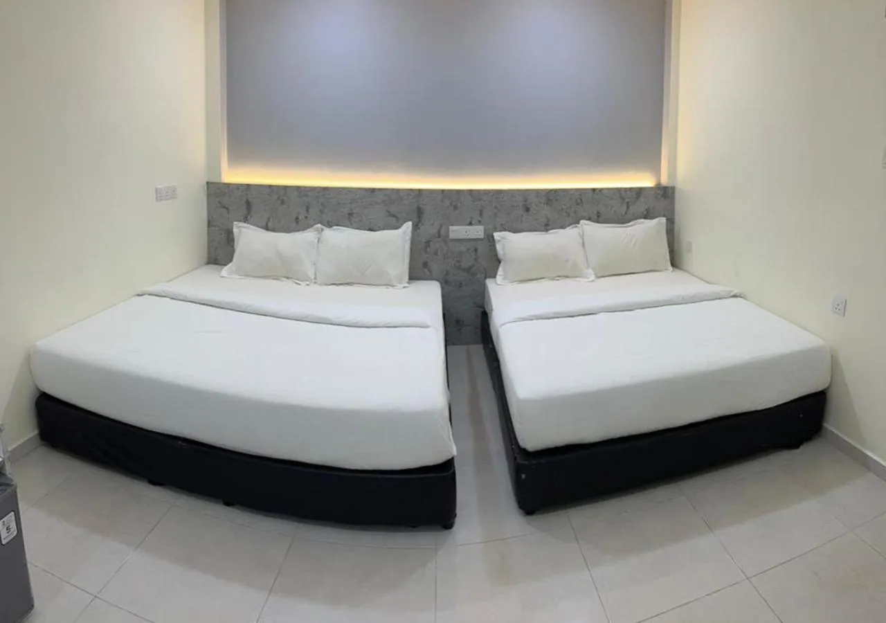 Bed in D'Lima Beach Inn