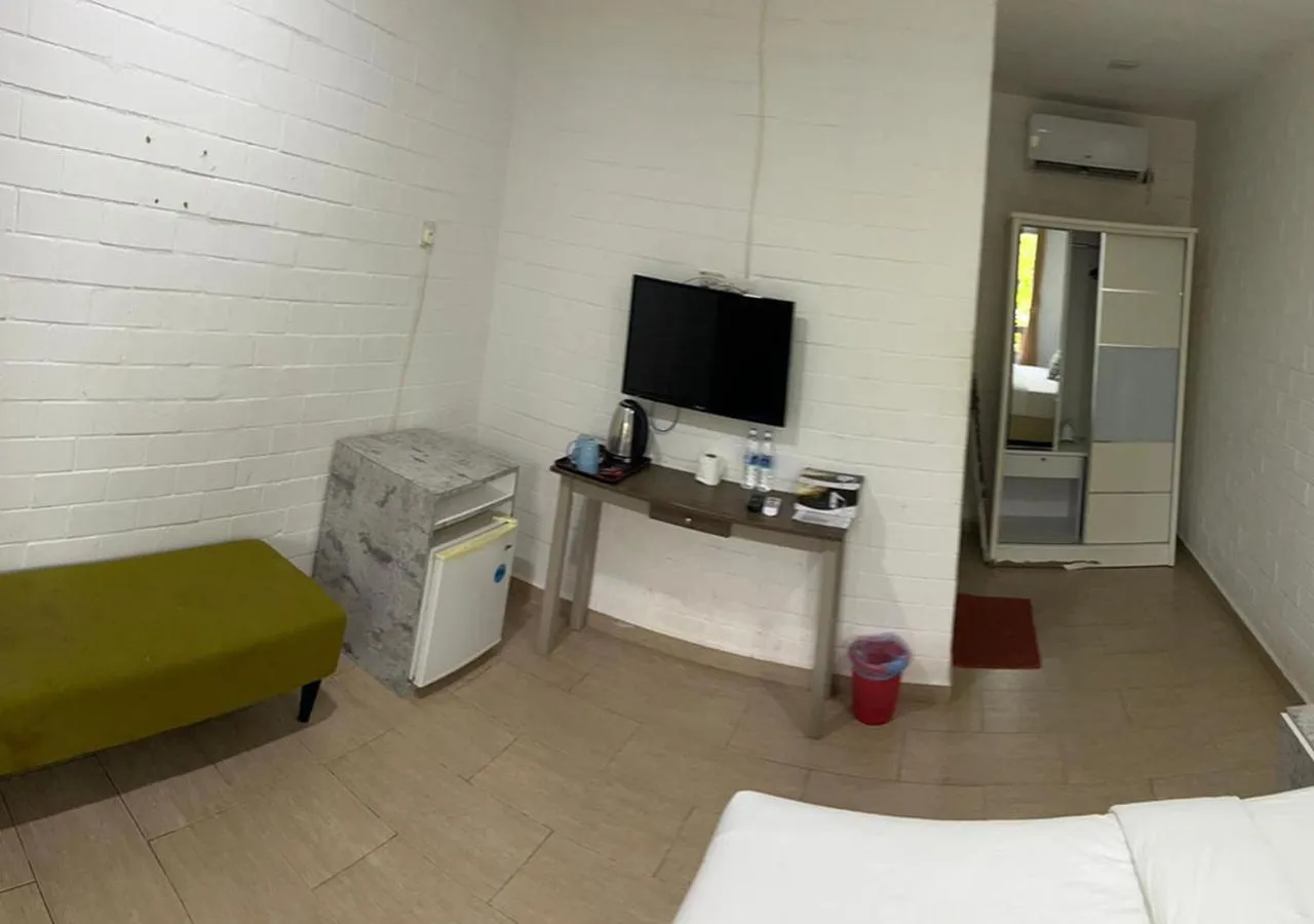 TV and multimedia, Bed in D'Lima Beach Inn