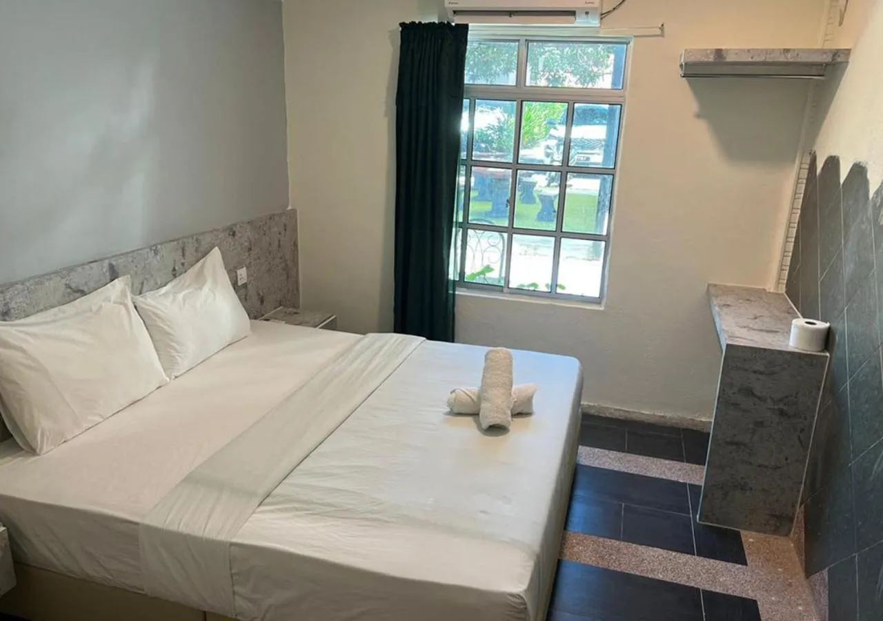 Bed in D'Lima Beach Inn