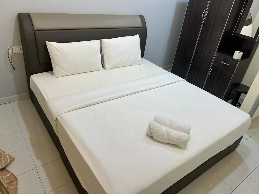 Bed in D'Lima Beach Inn