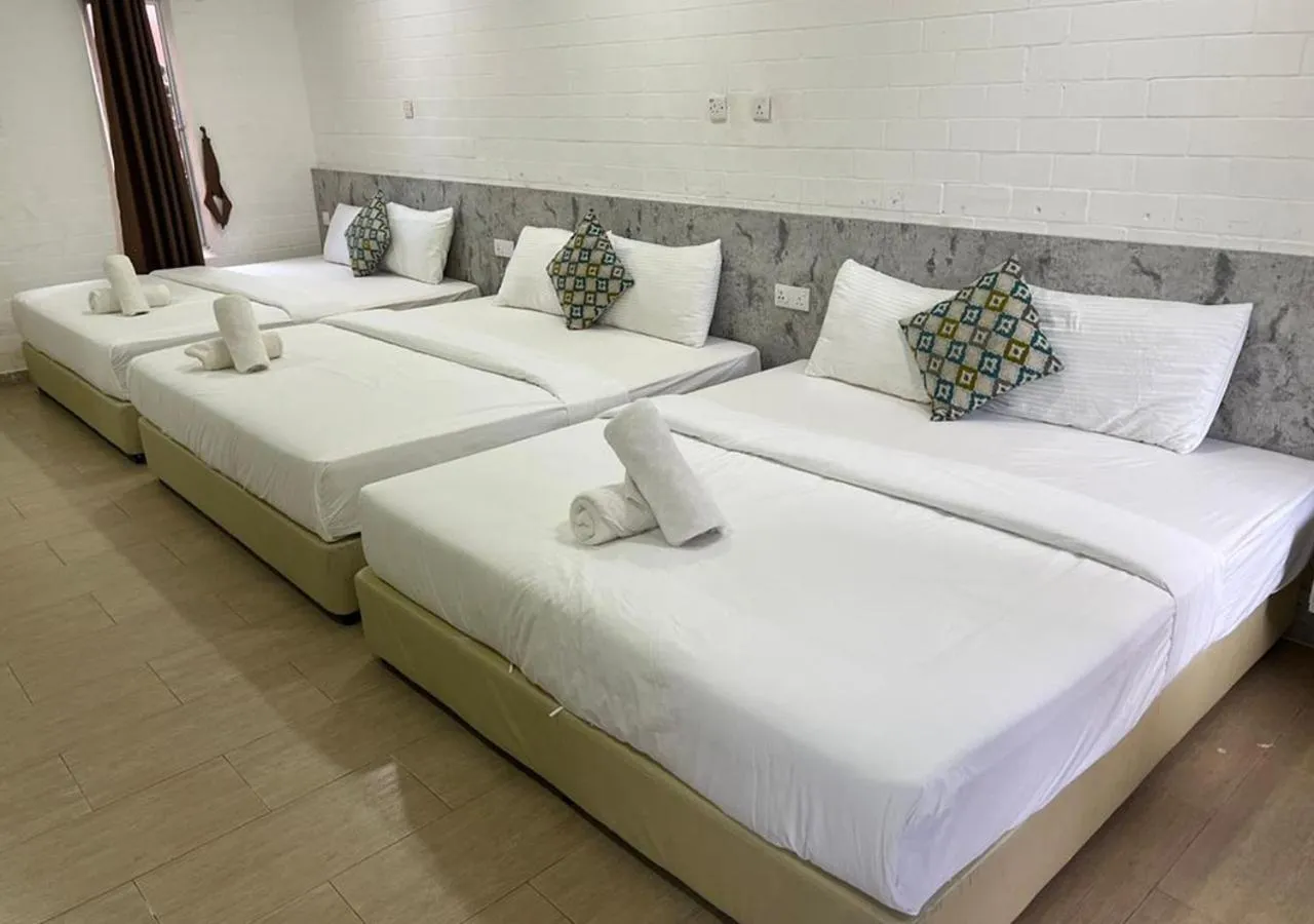 Bed in D'Lima Beach Inn