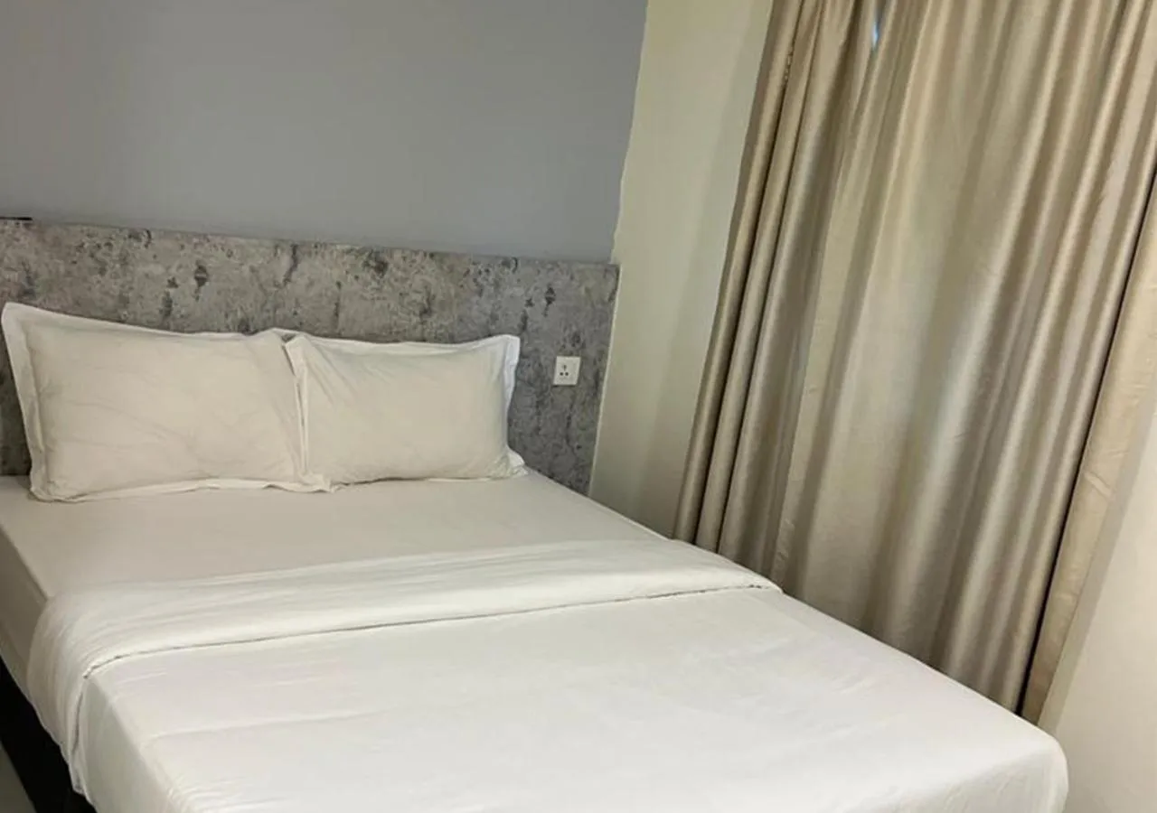 Bed in D'Lima Beach Inn